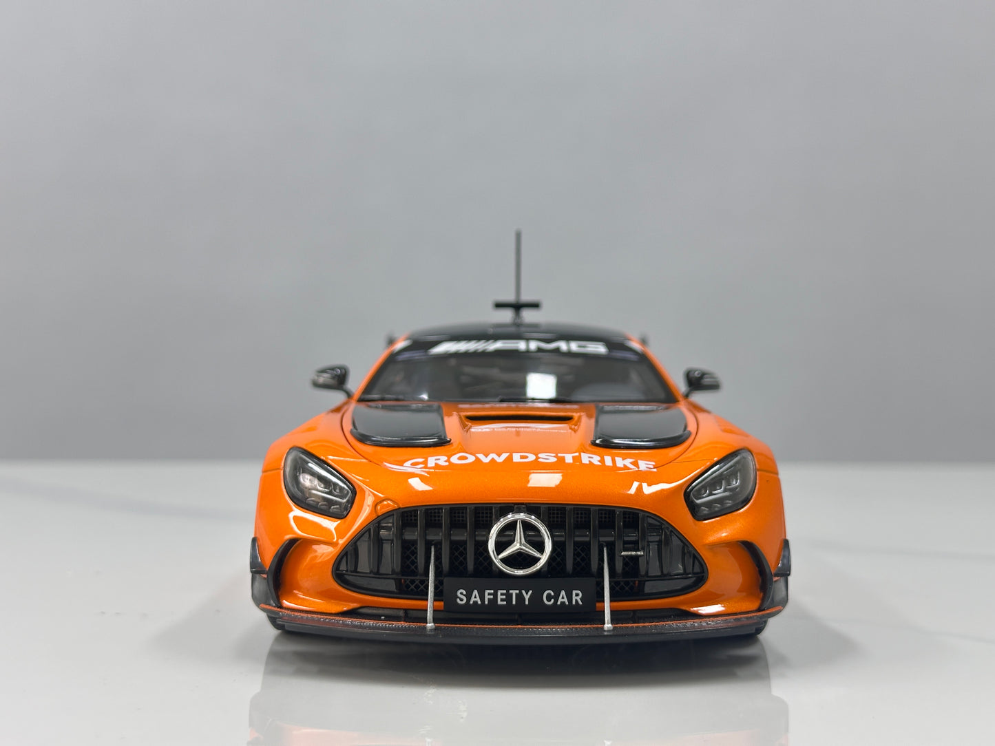 MINICHAMPS 1/18 Mercedes-AMG GT BLACK SERIES SILVERSTONE 2025 Safety Car Orange 110032092
