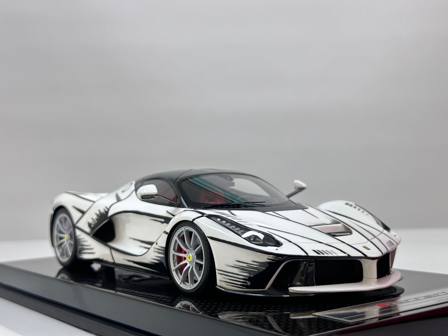 GAVIN + ZigzagYoungste 1:18 Ferrari LaFerrari — Anime-Themed Livery (GA005)