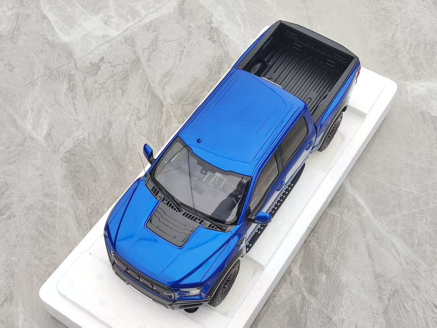 AUTO Art 1/18 Ford F-150 RAPTOR SUPERCREW 2019 Blue 72949