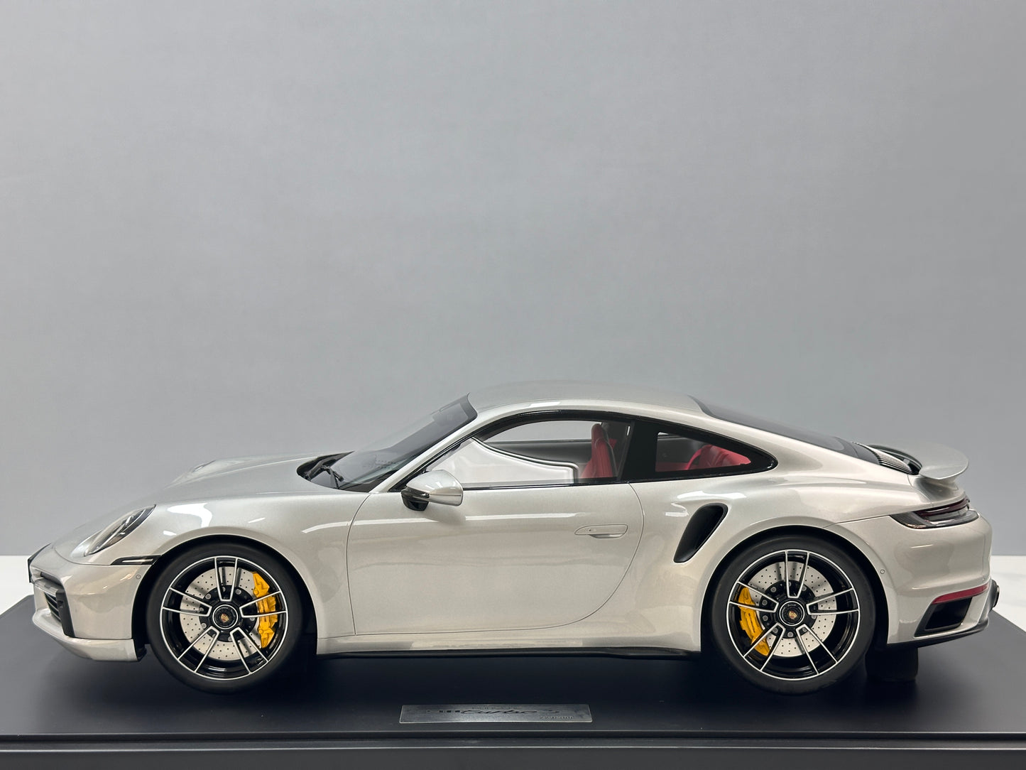 GT Spirit 1/8 Porsche 911 [992.1] TURBO S Silver GTS801801