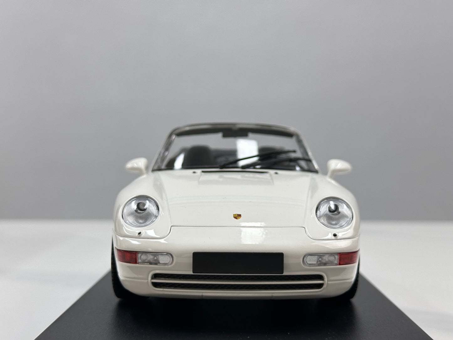 MINICHAMPS 1/18 Porsche 911 (993) Cabriolet White 155061131