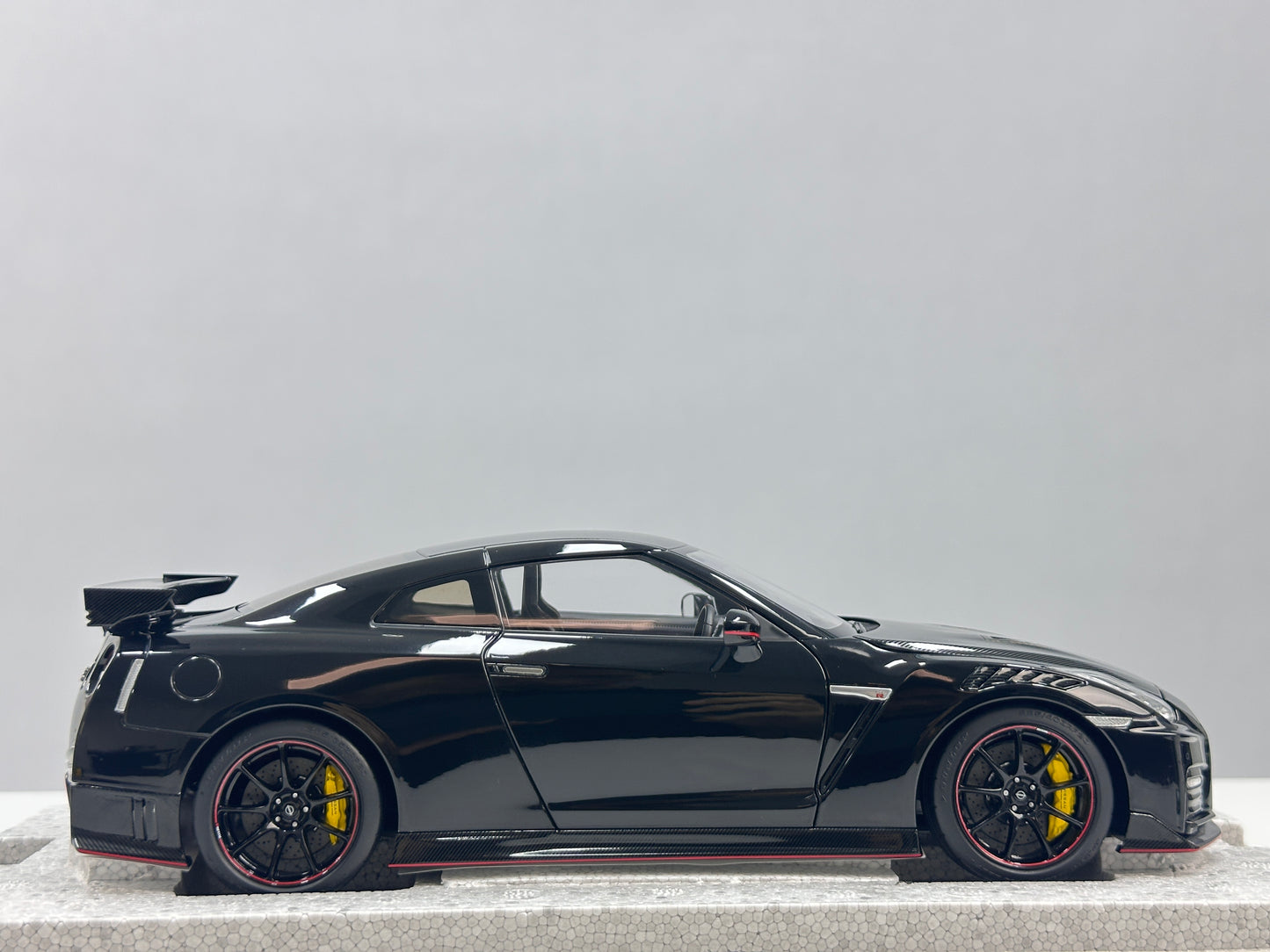 MOTORHELIX 1/18 Nissan GT-R NISMO (R35) Special Edition 2022 – Meteor Flake Black (MH379)