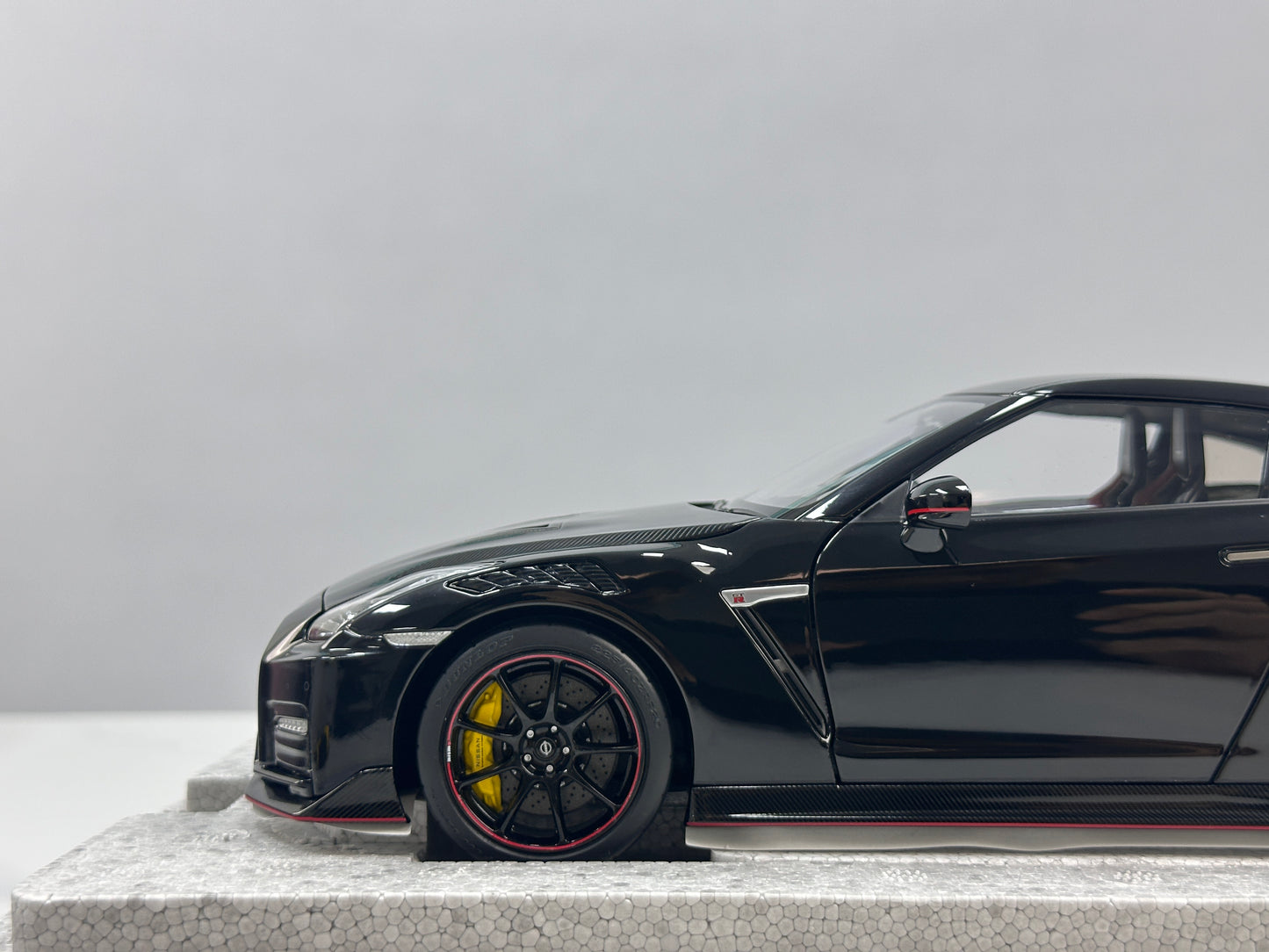 MOTORHELIX 1/18 Nissan GT-R NISMO (R35) Special Edition 2022 – Meteor Flake Black (MH379)