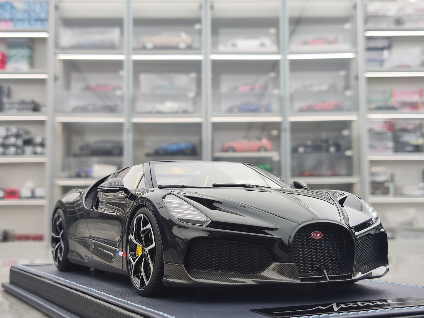 MR 1/18 Bugatti W16 Mistral Convertible, Jet Black, Limited Edition Model Car BUG015A