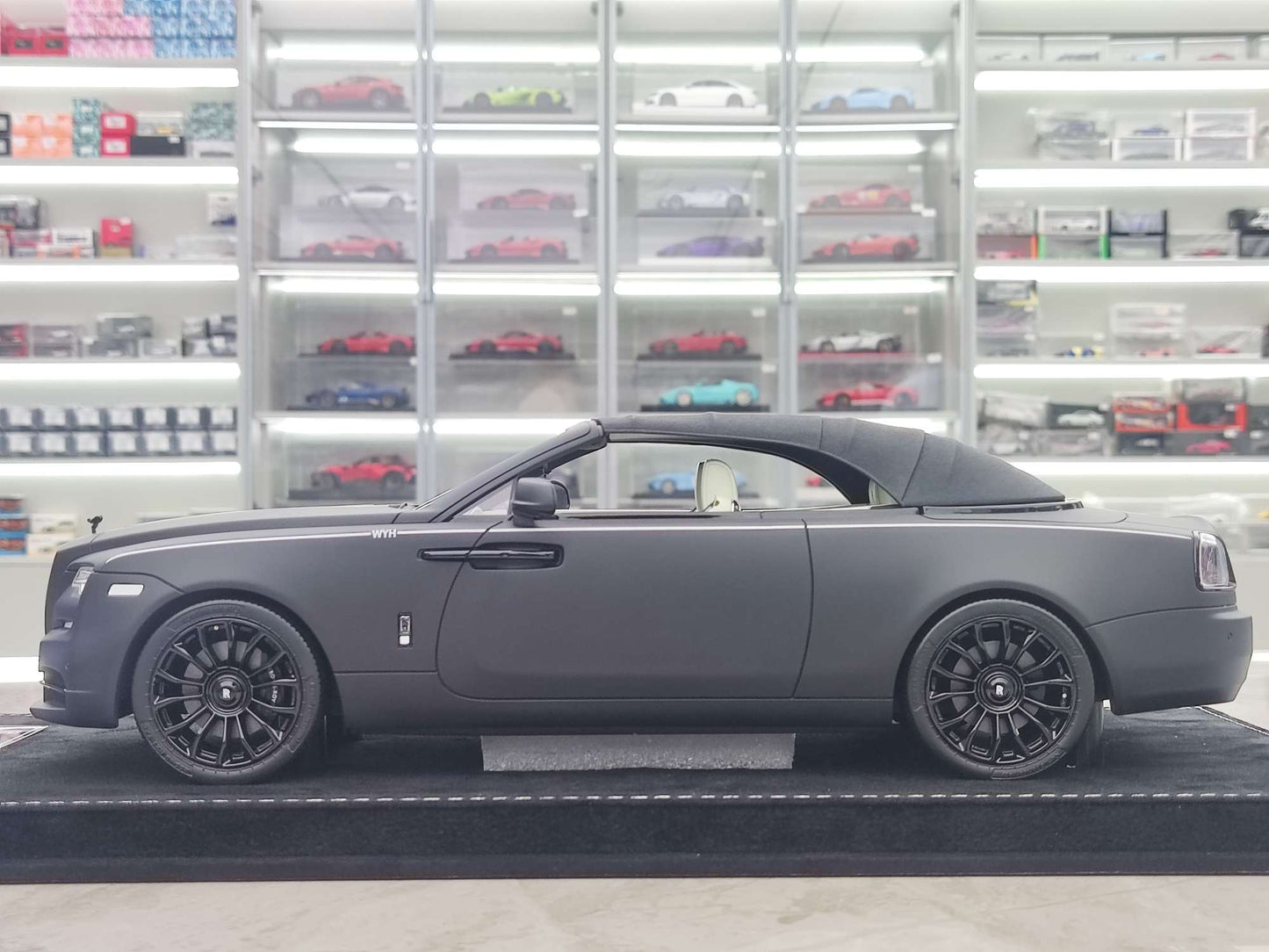 HH Model 1/18 Rolls-Royce Dawn (Matte Black) HH426