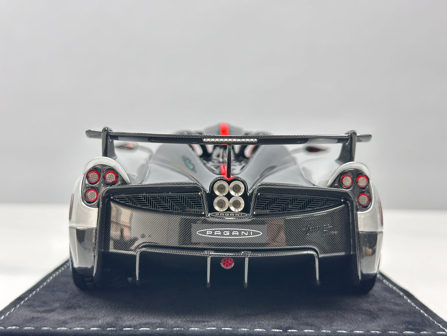 HH Model 1/18 Pagani Huayra Silver & Black Carbon HH662