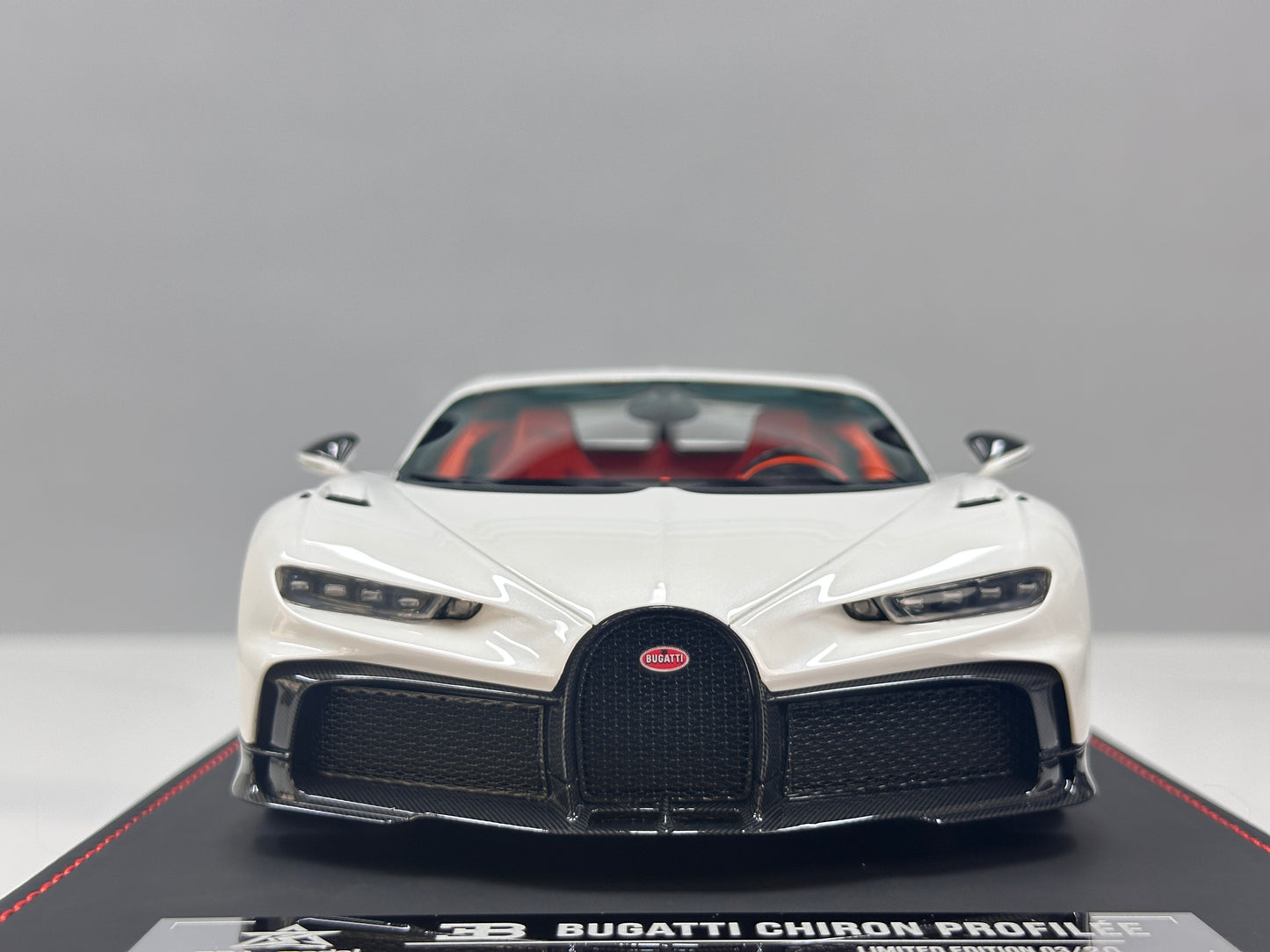 BBA MODEL 1/18 Bugatti Chiron Profiler Black and White Panda BBA072