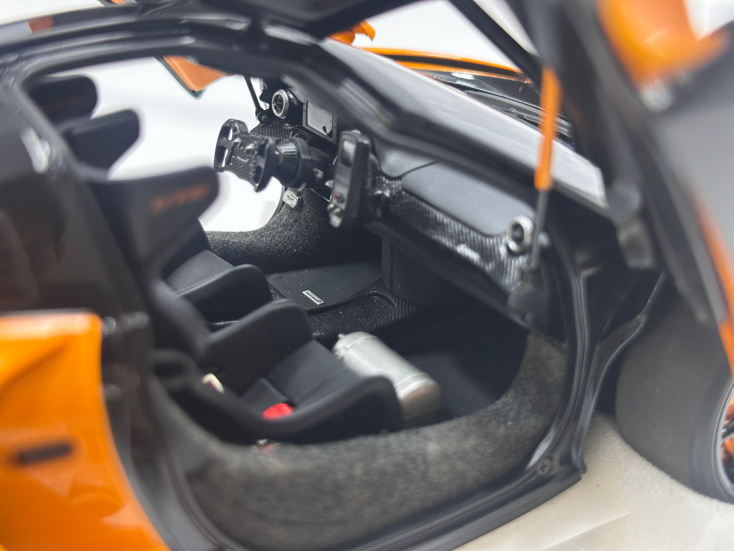 AUTO Art 1/18 McLaren SENNA GTR Orange 81956