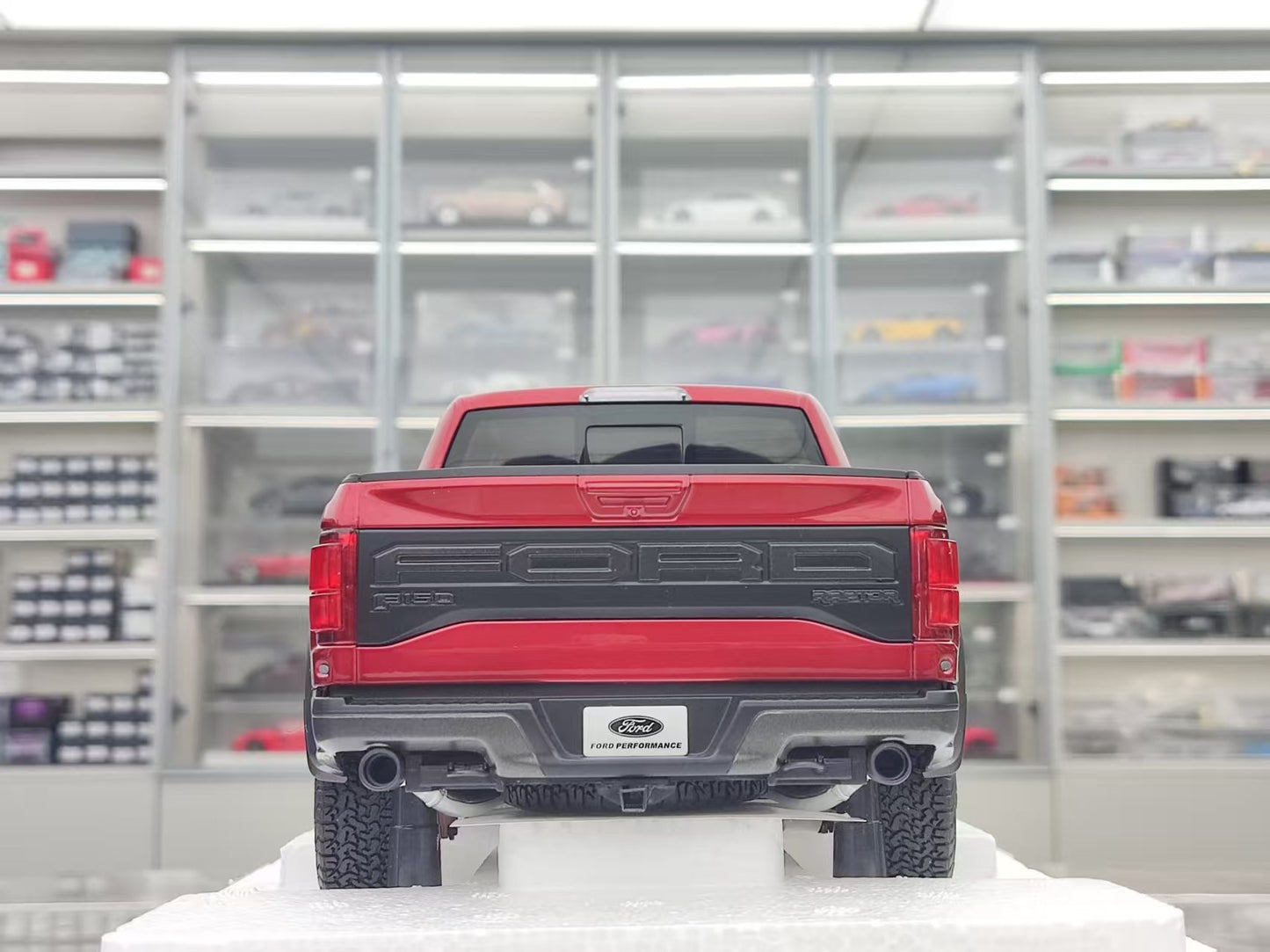 AUTO Art 1/18 Ford F-150 RAPTOR SUPERCREW 2019 Red 72948