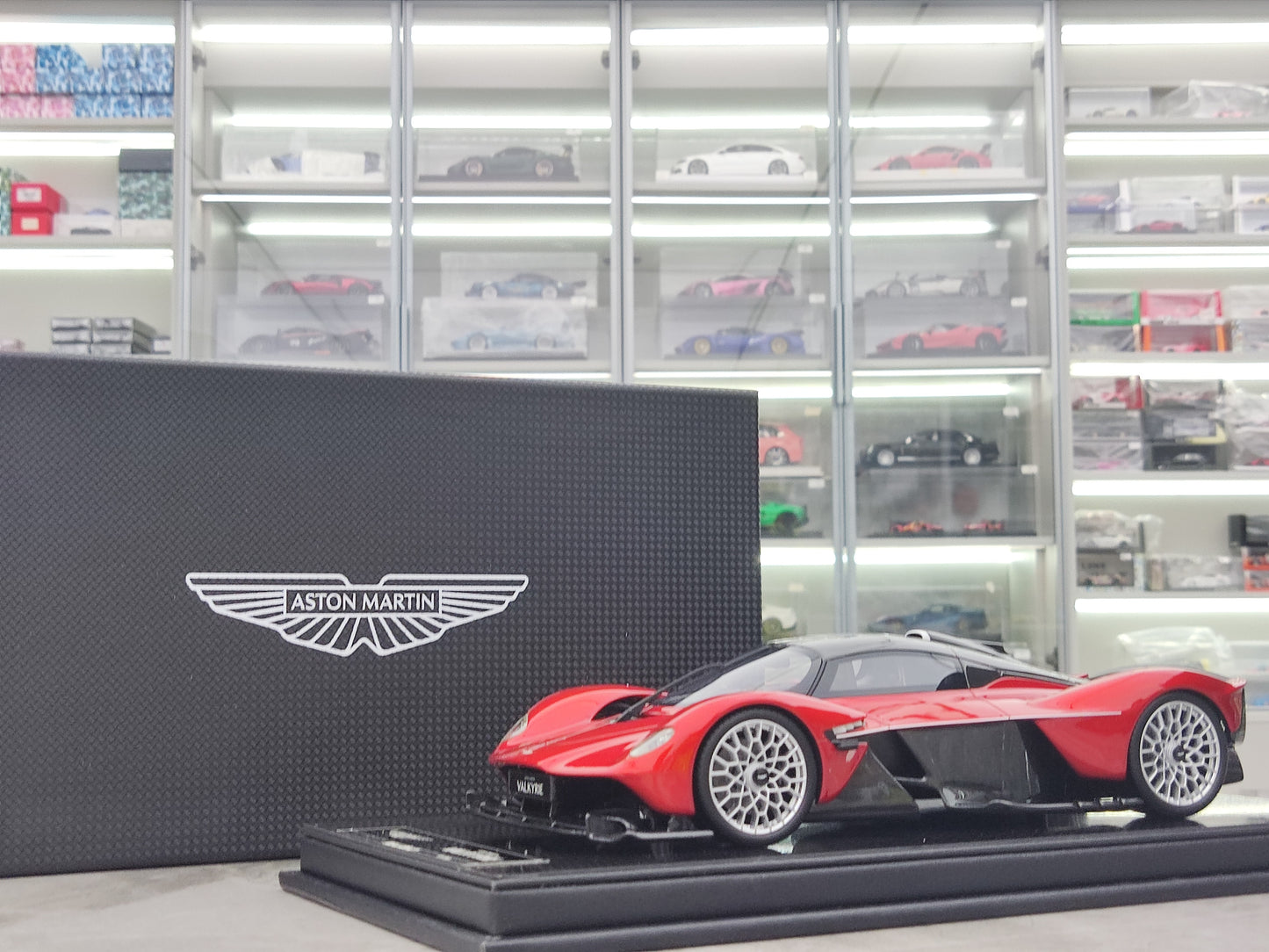 FRONTIART 1/18 Aston Martin Valkyrie Apple Red FA174