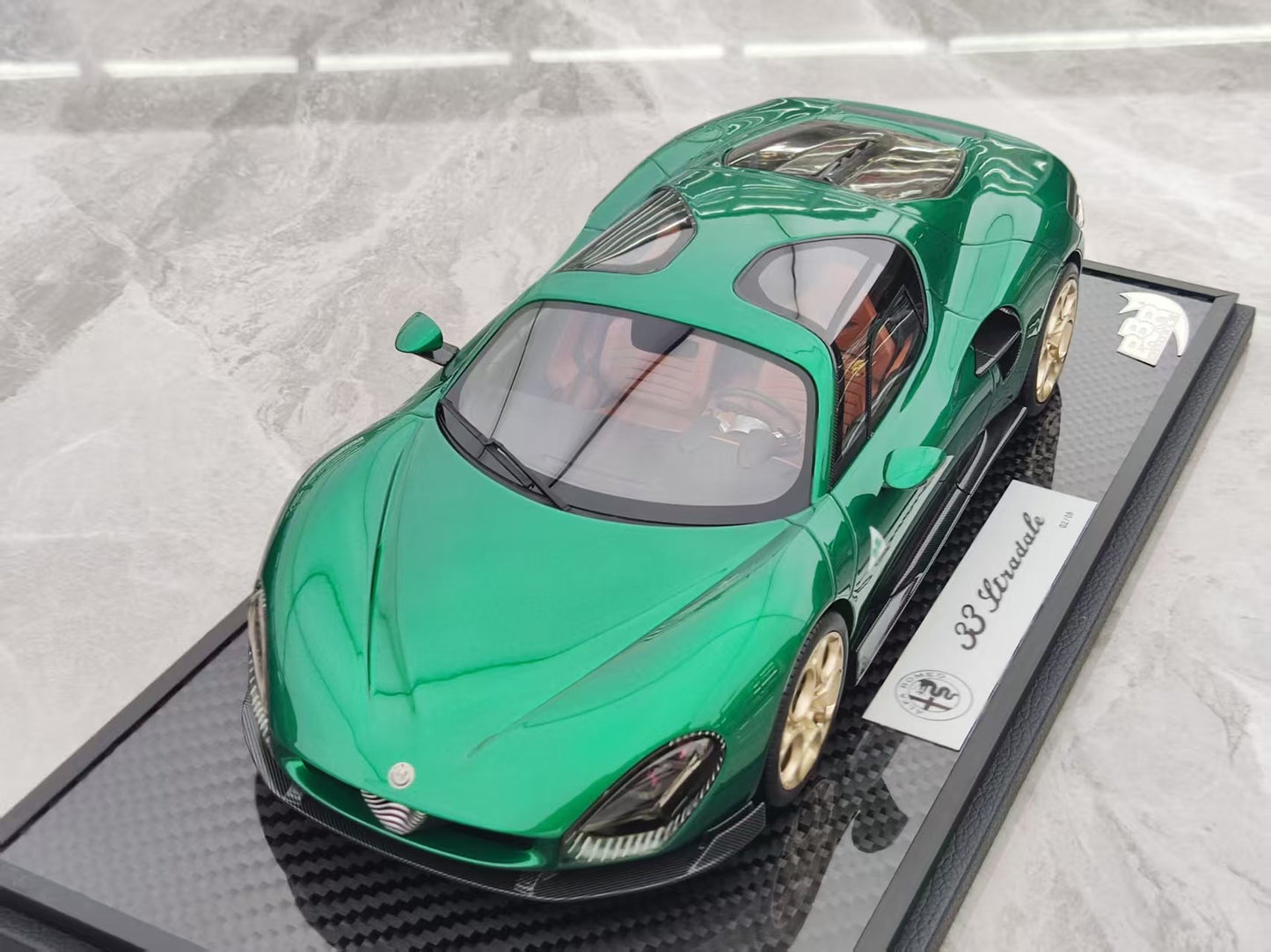 BBR 1/18 Alfa Romeo 33 Stradale Carbon Base Green Car Model P18264DCH