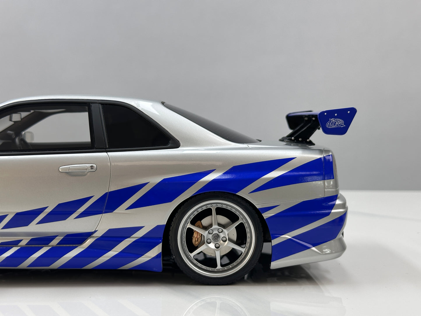 KYOSHO 1/12 Nissan Skyline R34GT-R2001 (Fast & Furious) Silver/Blue Striped KSR12007A