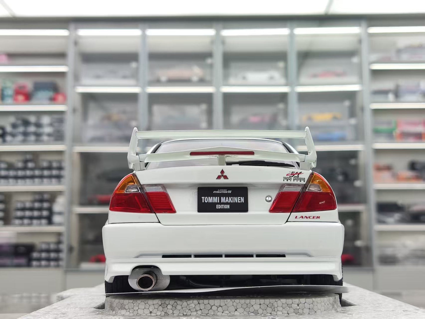 MOTORHELIX 1/18 Mitsubishi Lancer Evolution VI (6.5) Scottish White MH346