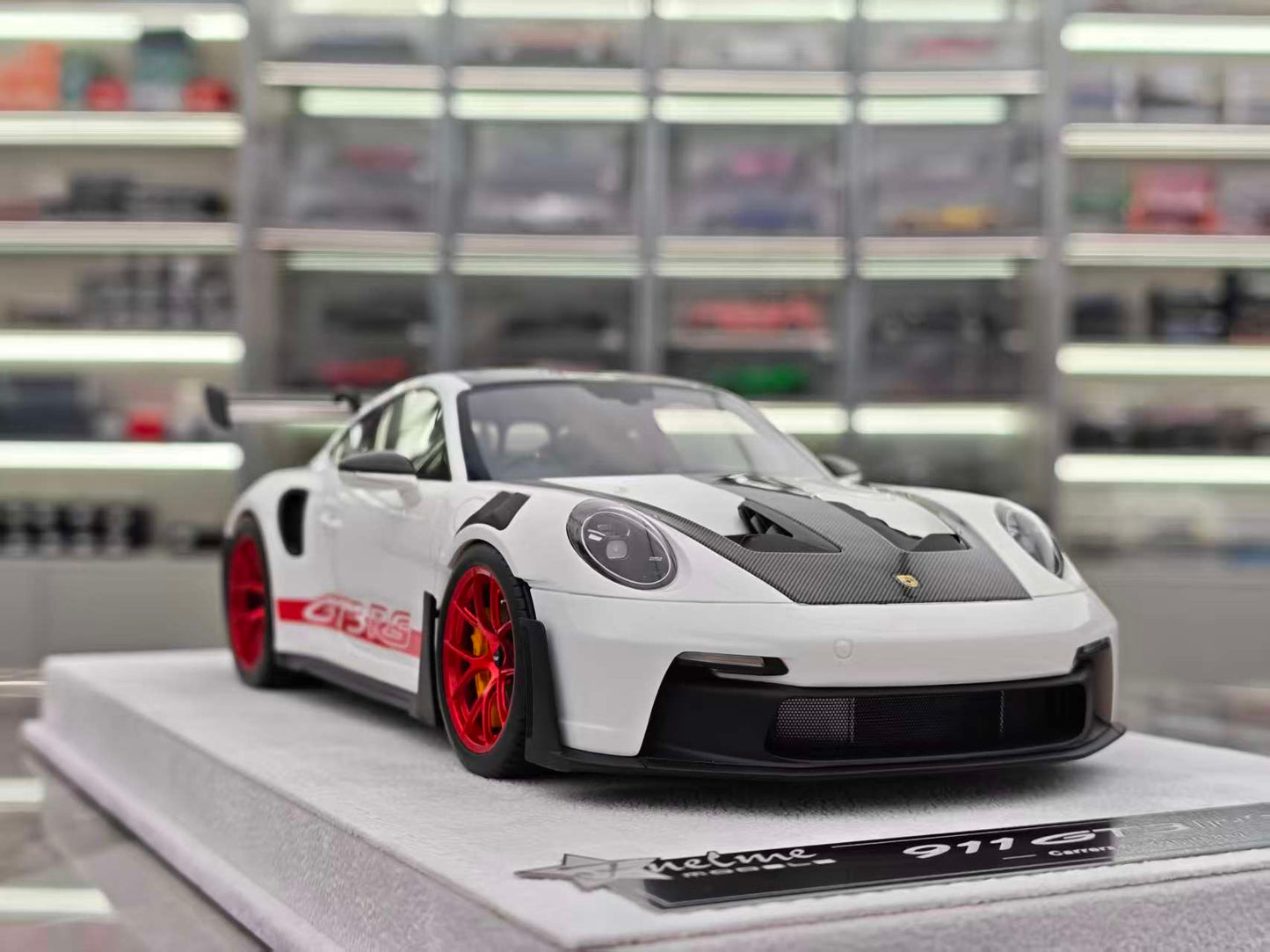 FuelMe 1/18 Porsche 992 GT3RS Carrera Red FM18010LM-04