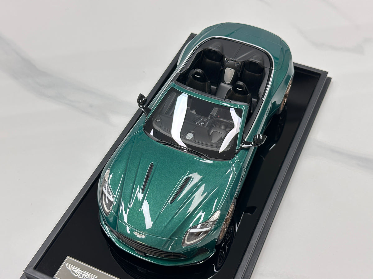 MOTORHELIX 1/18 Aston Martin DB12 Volante (Convertible) - Cinnabar Green - MH394