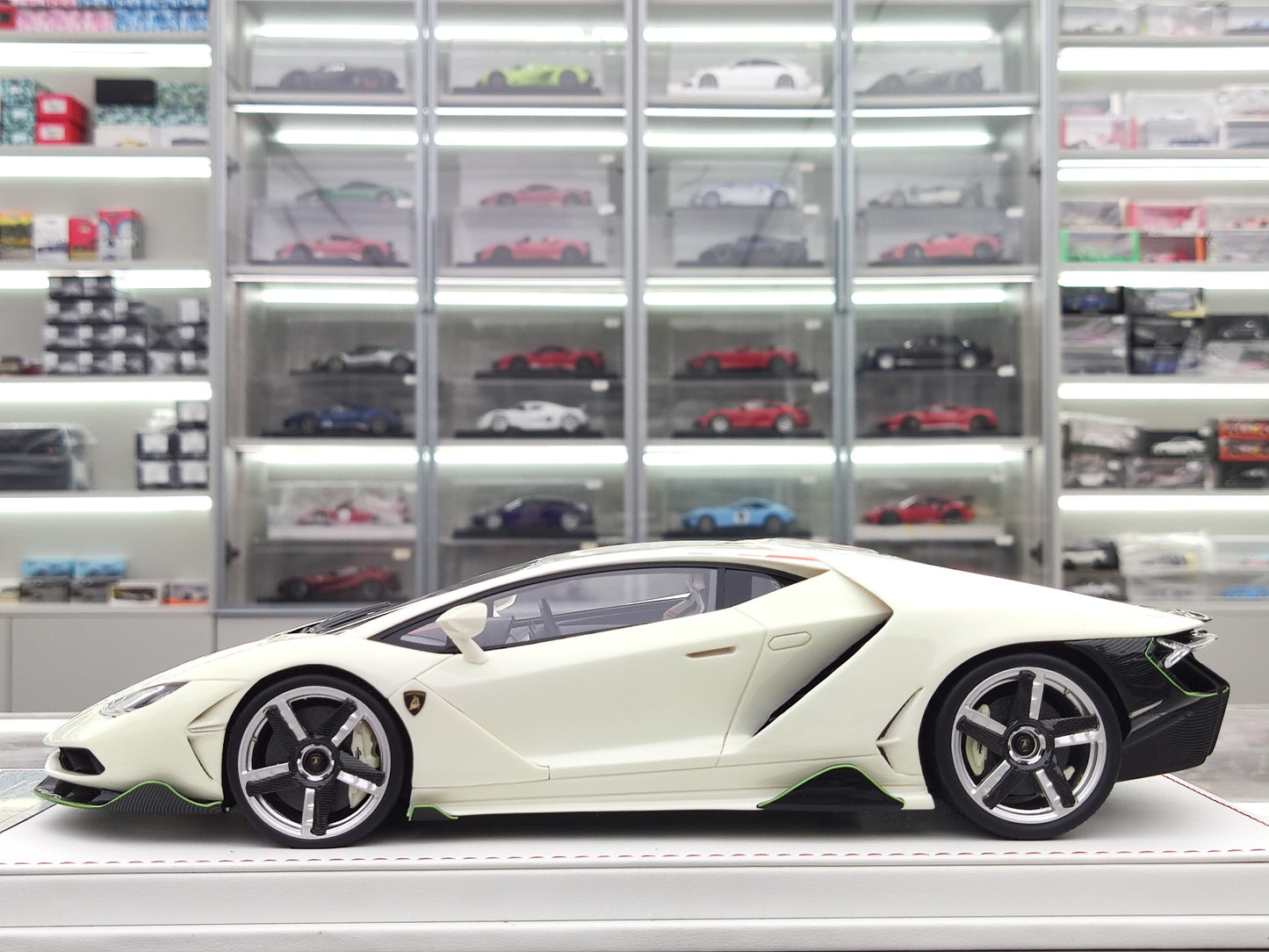 TE 1/18 Lamborghini Centenario Pearl White/Fluorescent Green Simulated Car Model JS-TE001