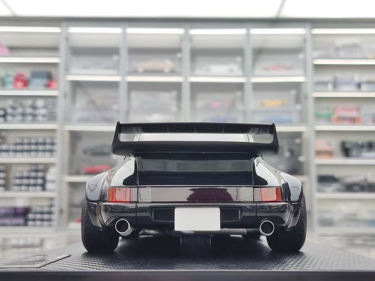 Ignition Model 1/18 Porsche Blackbird (964) Black IG3594