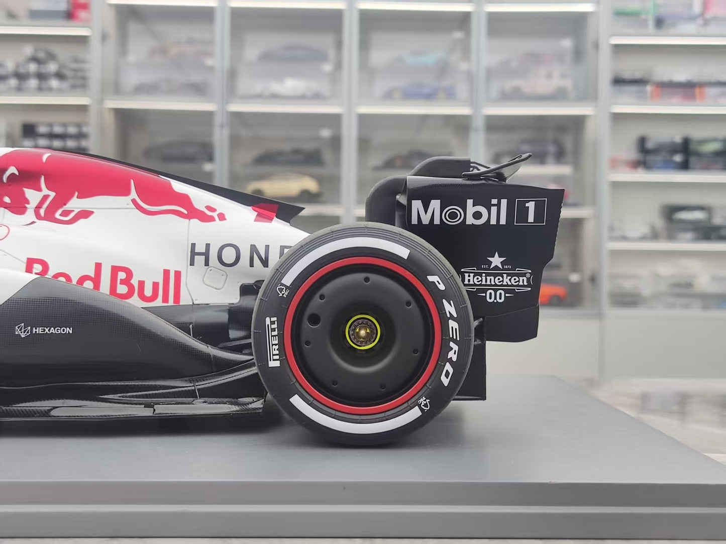 Spark 1/12 Oracle Red Bull F1 RB21 2025 Japan Grand Prix Victory No. 1 Verstappen White