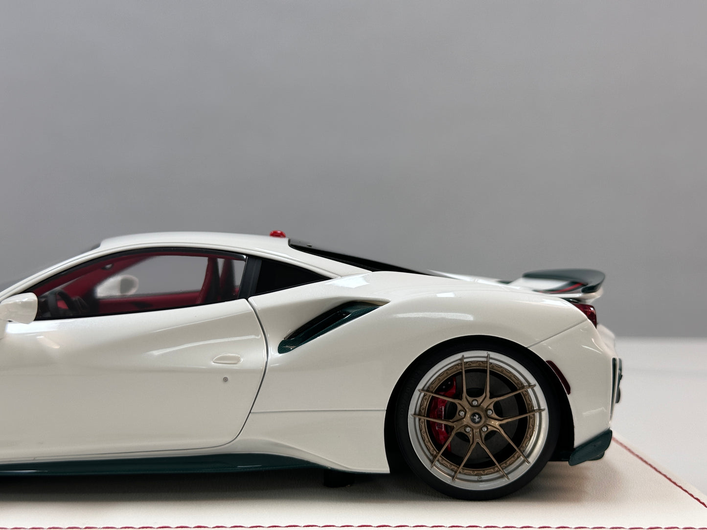 DM Pro 1:18 Ferrari 488P (White Base) — Style D: GUCCI Edition — Fully Opening Resin Model (DGP004A)