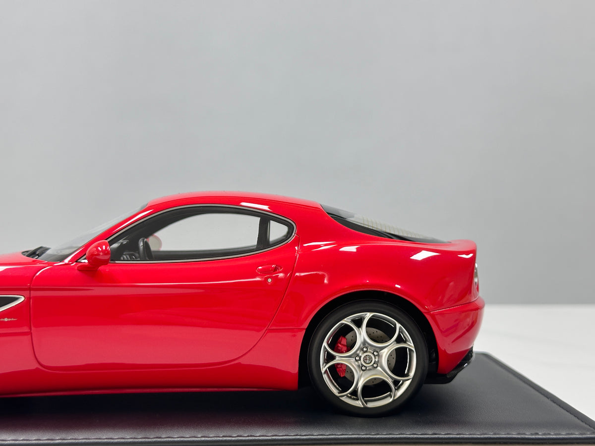 MOTORHELIX 1/18 Alfa Romeo 8C Competizione 2008 Alfa Red MH393