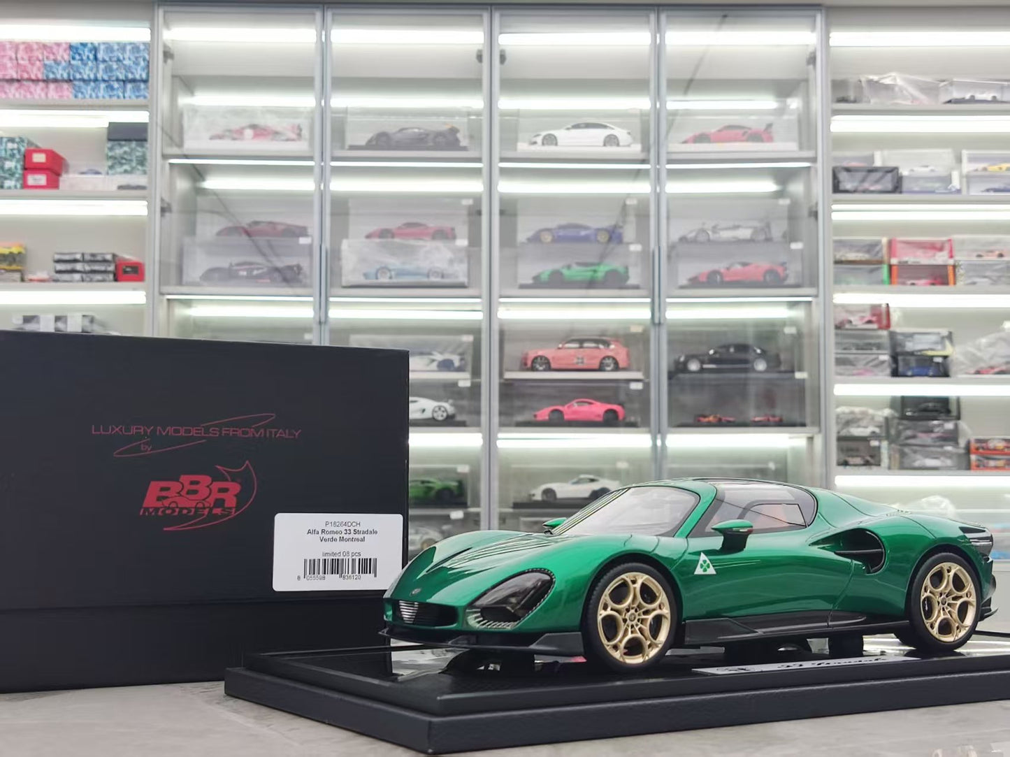 BBR 1/18 Alfa Romeo 33 Stradale Carbon Base Green Car Model P18264DCH