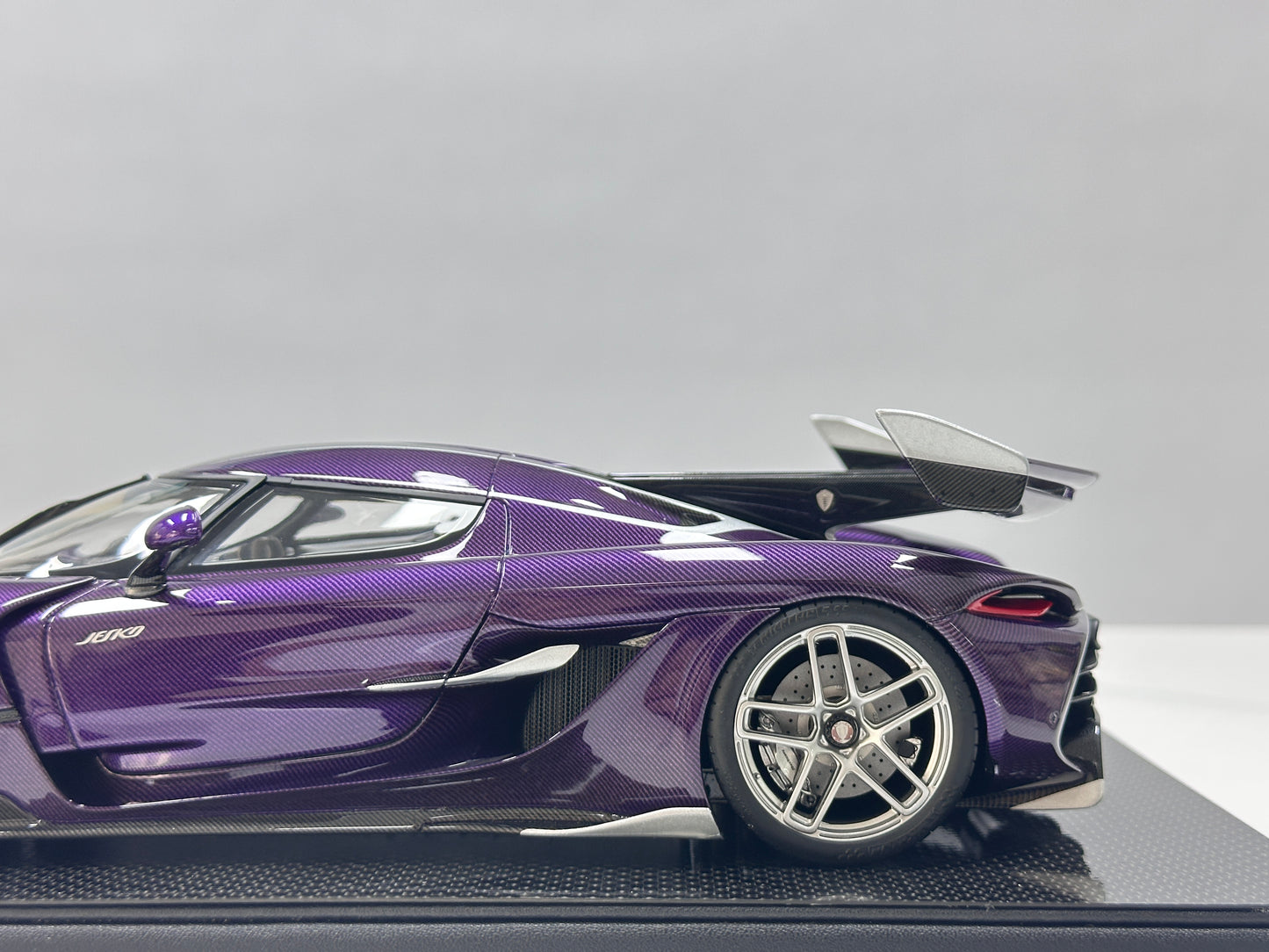 FRONTIART 1/18 Koenigsegg Jesko Carbon Purple FA199