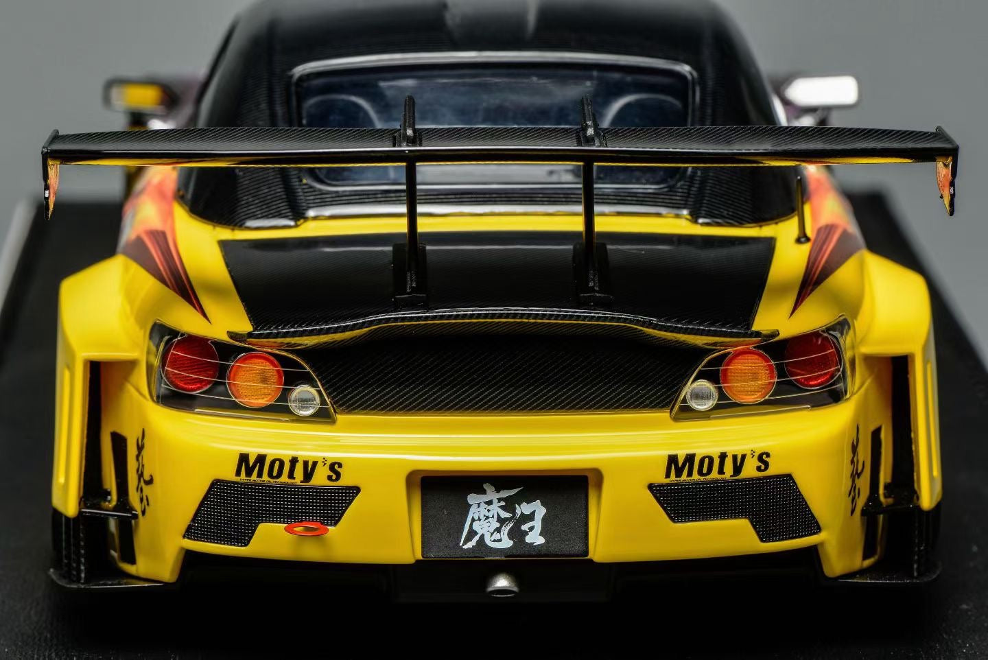 MOTORHELIX 1/18 Honda S2000 J's Racing Maou 2013 Demon King Livery