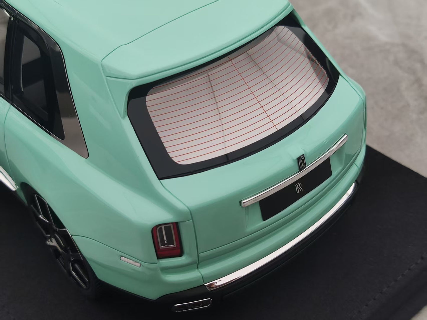 GL 1/18 Rolls-Royce Cullinan Pink and Green Resin Model JS-GL036