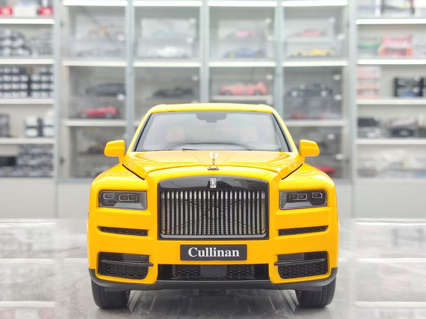 ZP 1/18 Rolls-Royce Cullinan BB Fishing Seat, Metallic Yellow ZP109