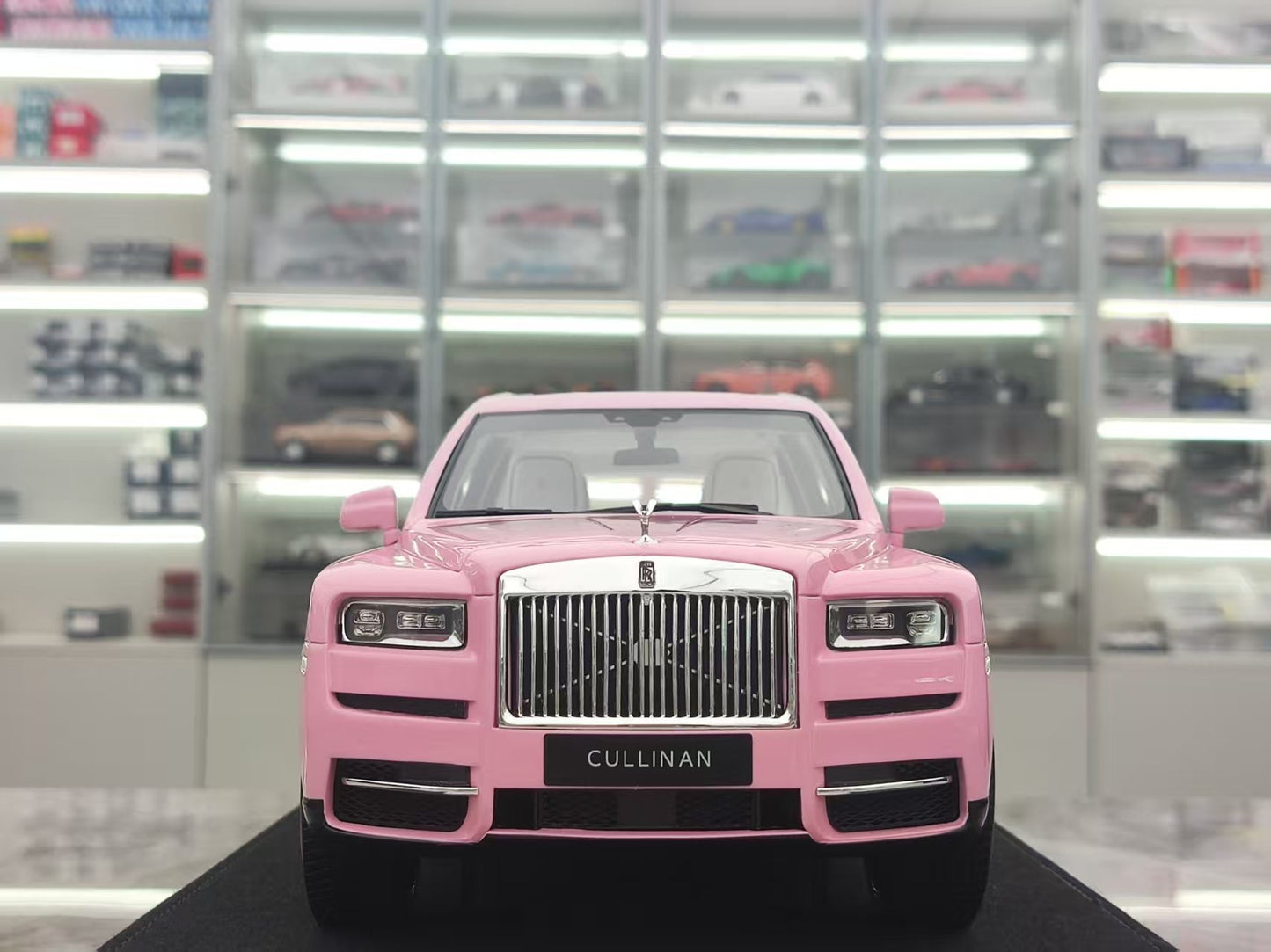 GL 1/18 Rolls-Royce Cullinan Pink and Green Resin Model JS-GL036