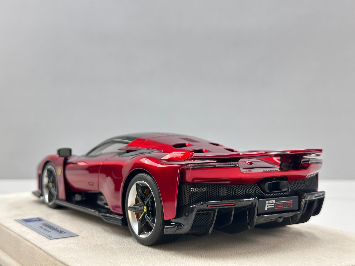 HERMES COLLECTION 1/18 Ferrari F80 – Metallic Red (HC019)