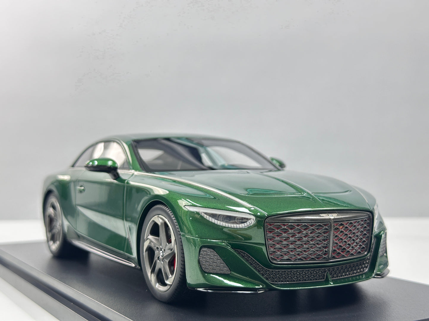 Topspeed 1/18 Bentley Batur Scarab Green TS0672