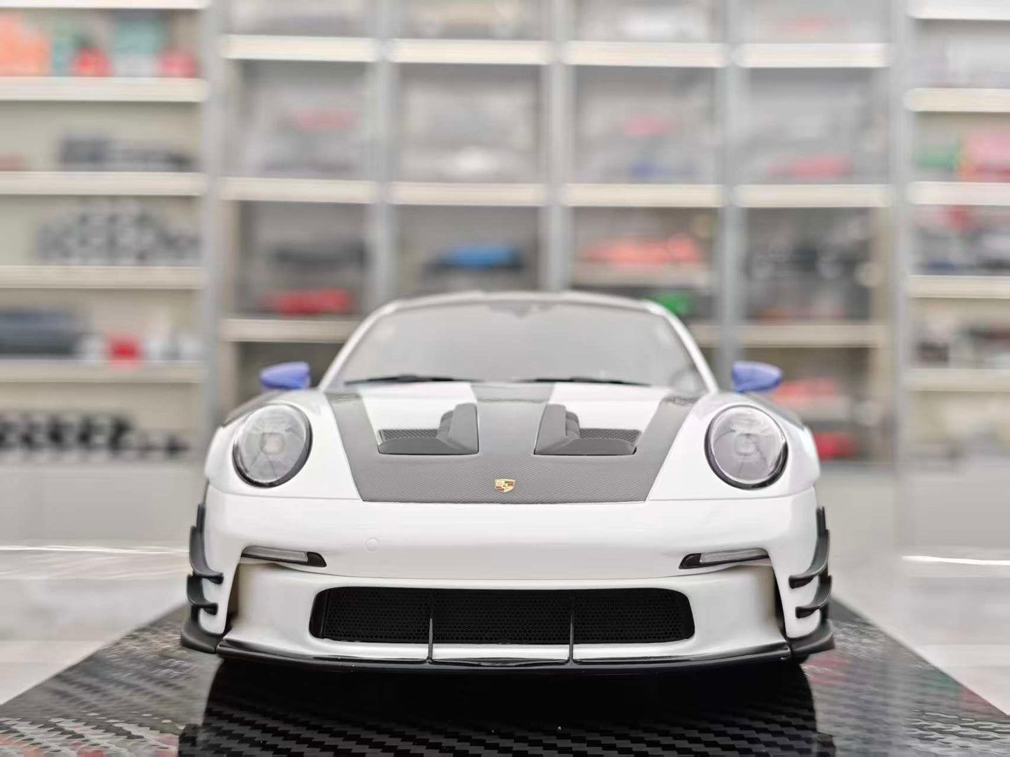 VIP 1/18 Porsche 911 GT3 RS-Manthey Racing Aurora White VIP188