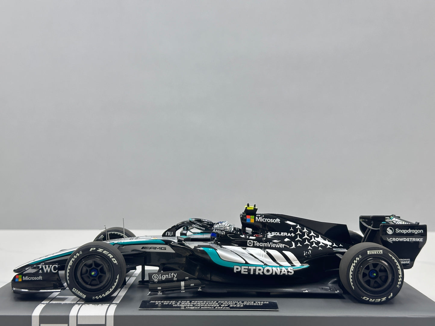 MINICHAMPS 1/18 Mercedes-AMG PETRONAS F1 Team W17 (K. Antonelli – 2026 Japanese Grand Prix Winner) – Silver Livery (117260312)
