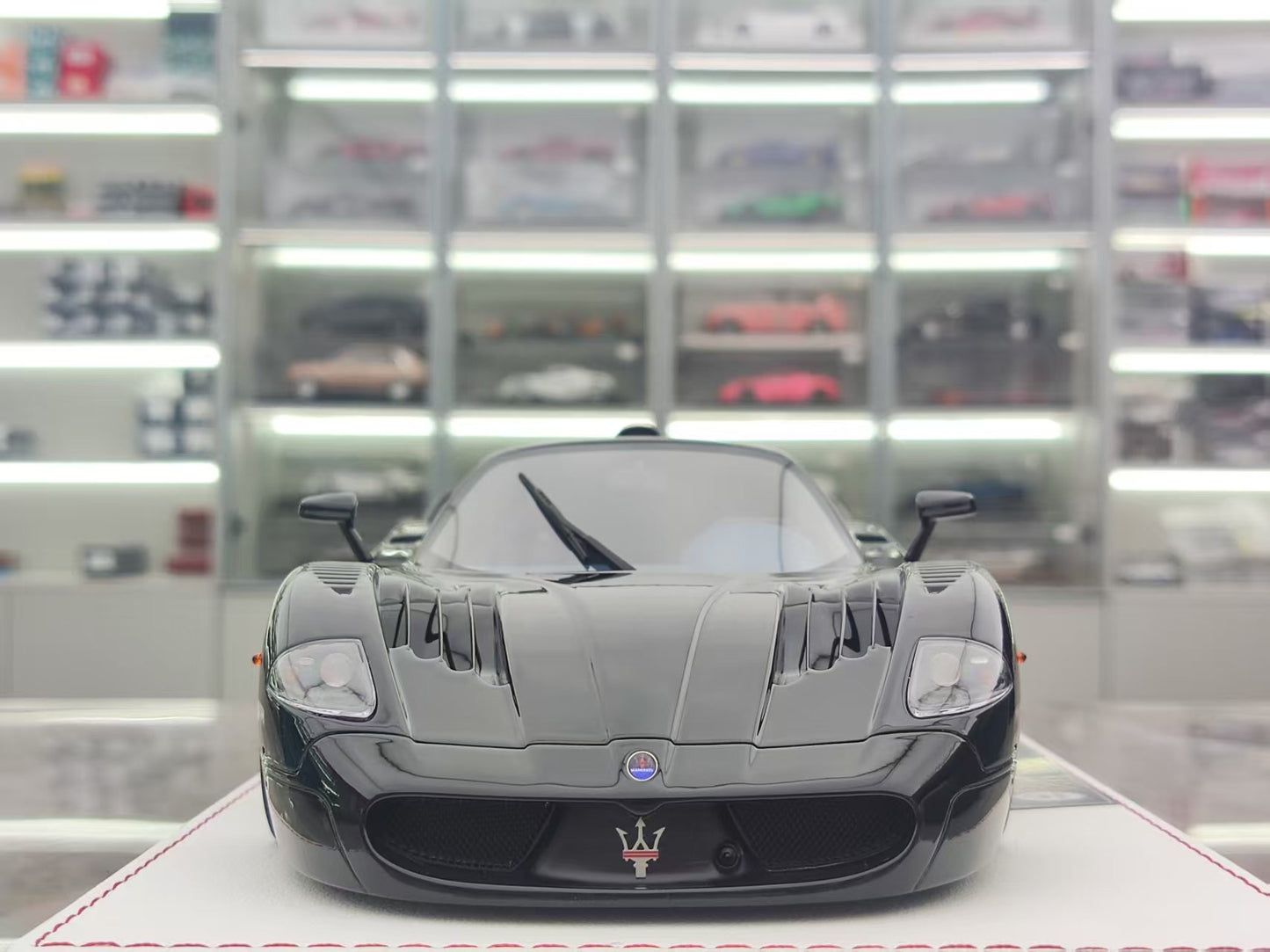 GL 1/18 Maserati MC12 Black Resin Model JS-GL023