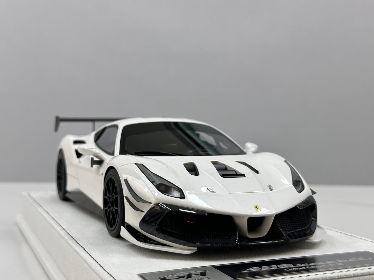 GH MODEL 1/18 Ferrari 488 Challenge Evo Pearl White GH021