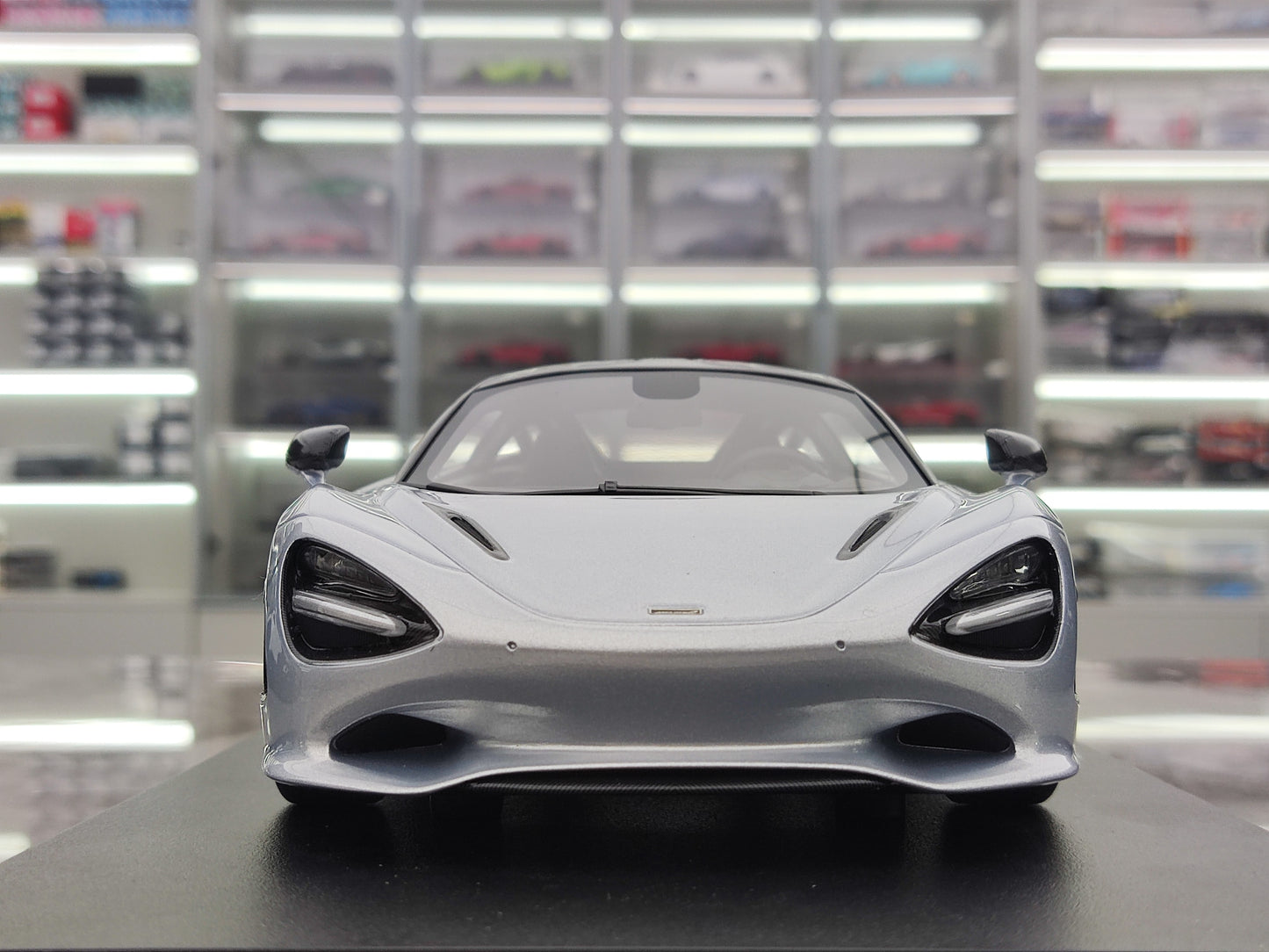 TOPSPEED 1/18 McLaren 750S Silver Car Model TS0546