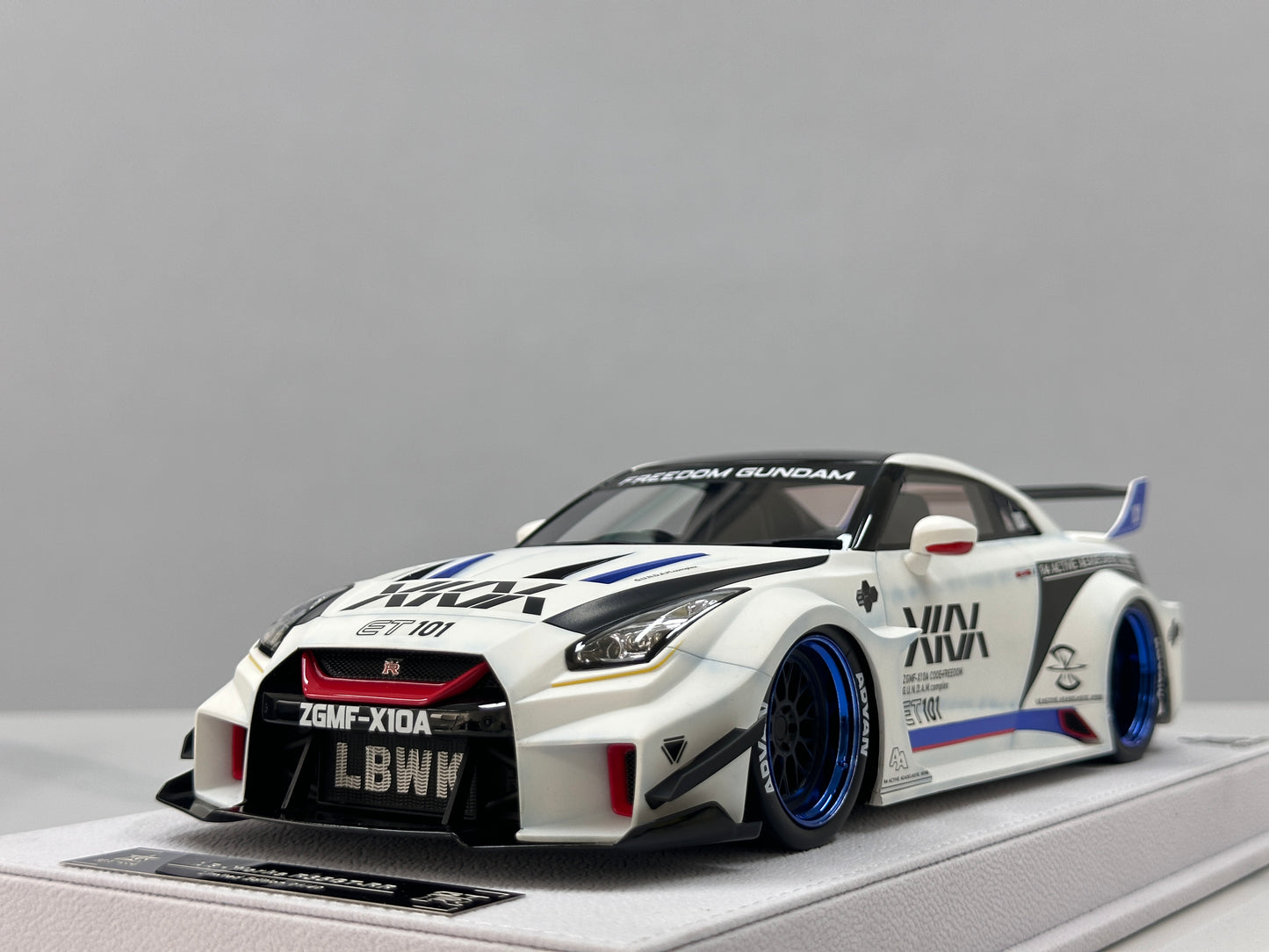 BBA MODEL 1/18 Nissan GTR 35GT-RR Gundam livery BBA062