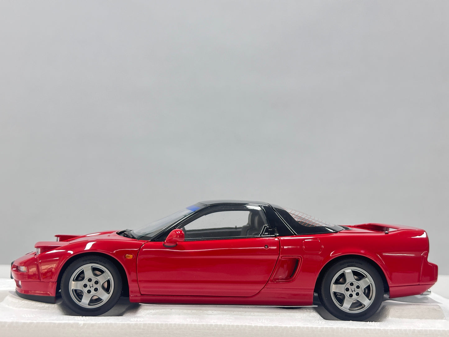 LCD 1/18 Honda NSX 1st Generation (MK1/NA1) Red LCD18022-RE