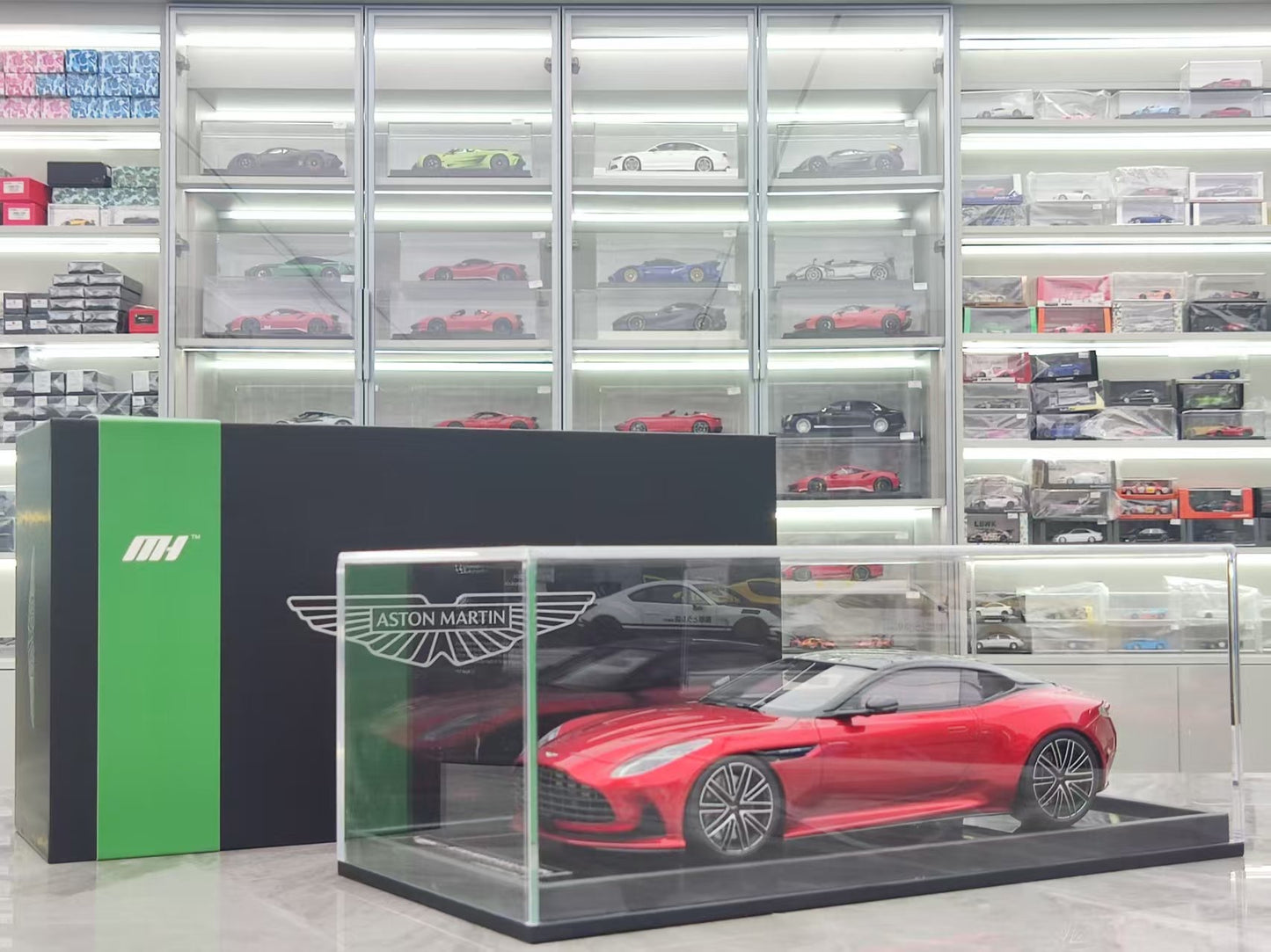 MOTORHELIX 1/18 Aston Martin DB12 COUPE, Metallic Red, Resin Car Model MH312