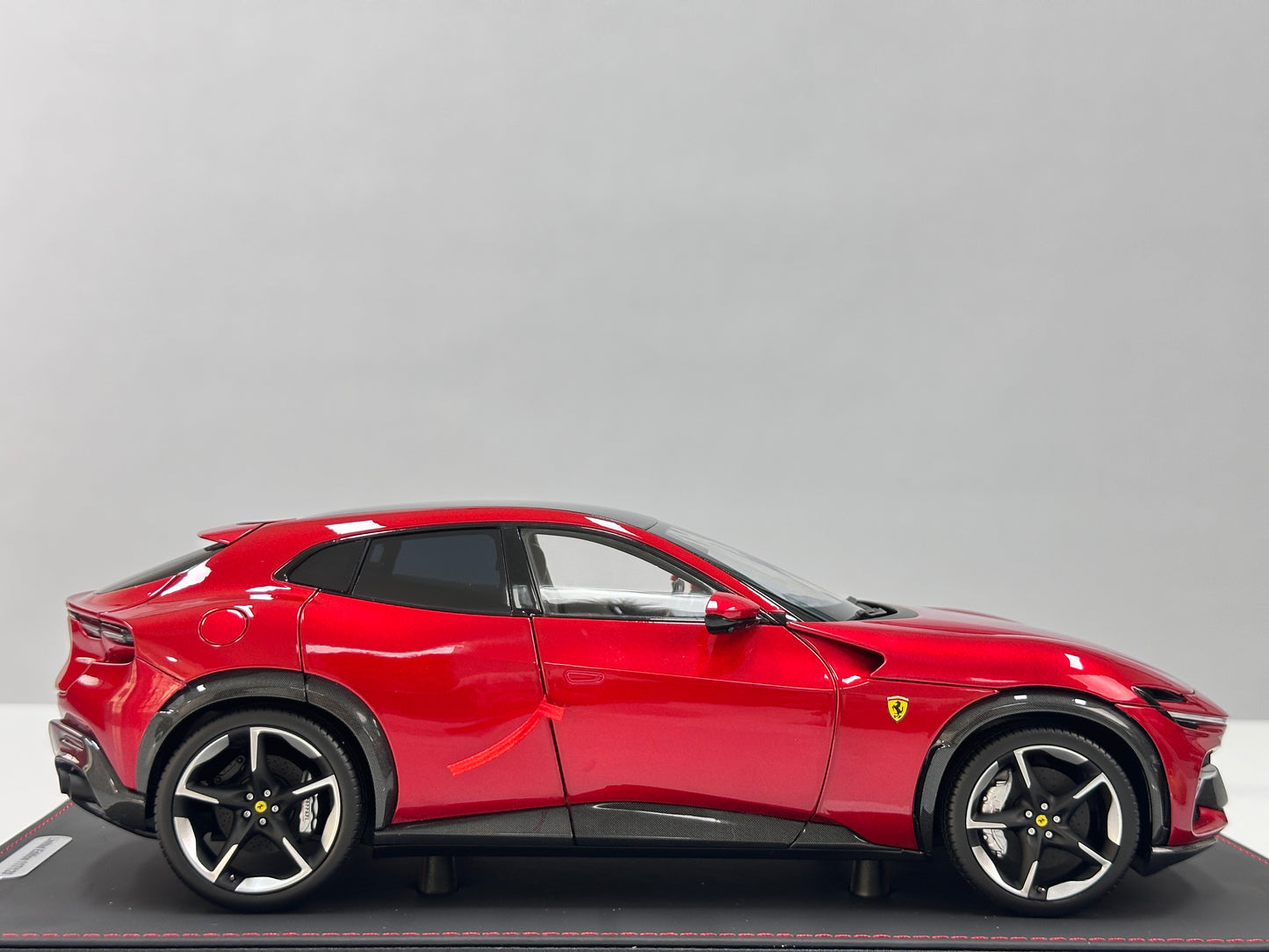 BBR 1/18 Ferrari Purosangue – Rosso Magma Metallic (Leather Base) – HE180052BDIE