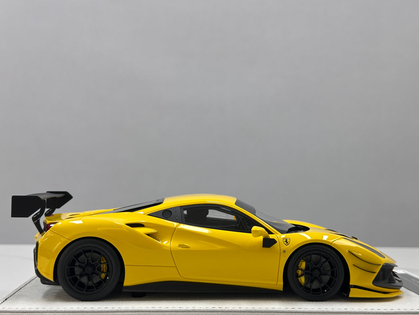 GH MODEL 1/18 Ferrari 488 Challenge Evo Standard Yellow GH020