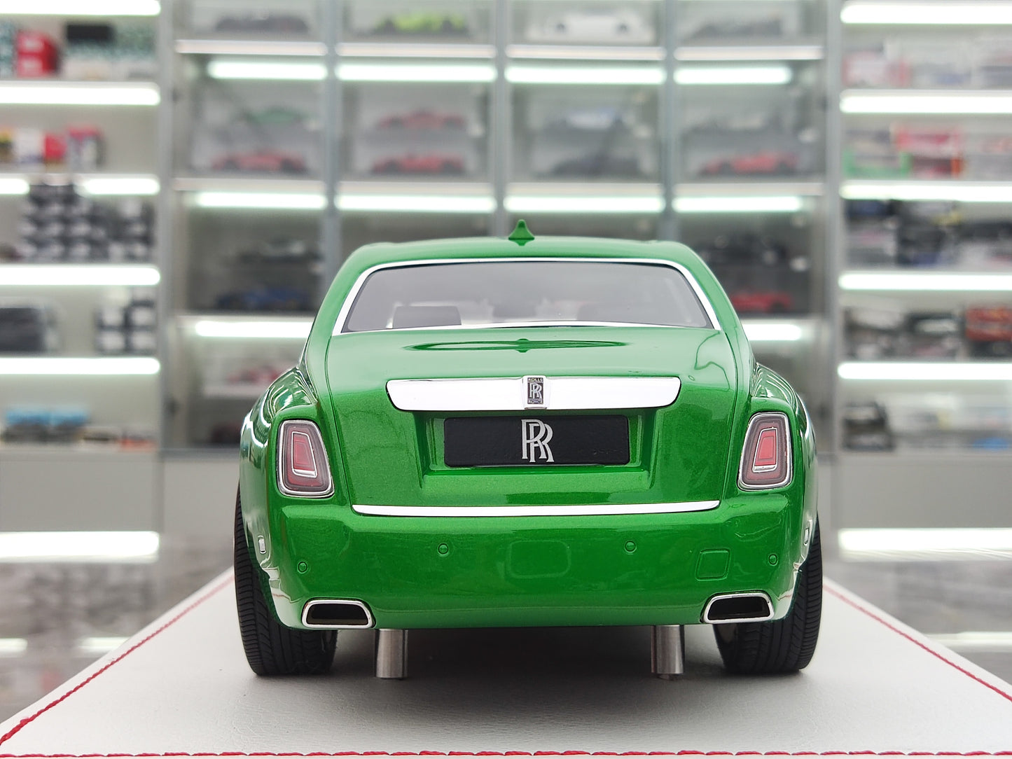 SC 1/18 Rolls-Royce Phantom VIII Electroplated Green, priced at 2980 JS-SC005