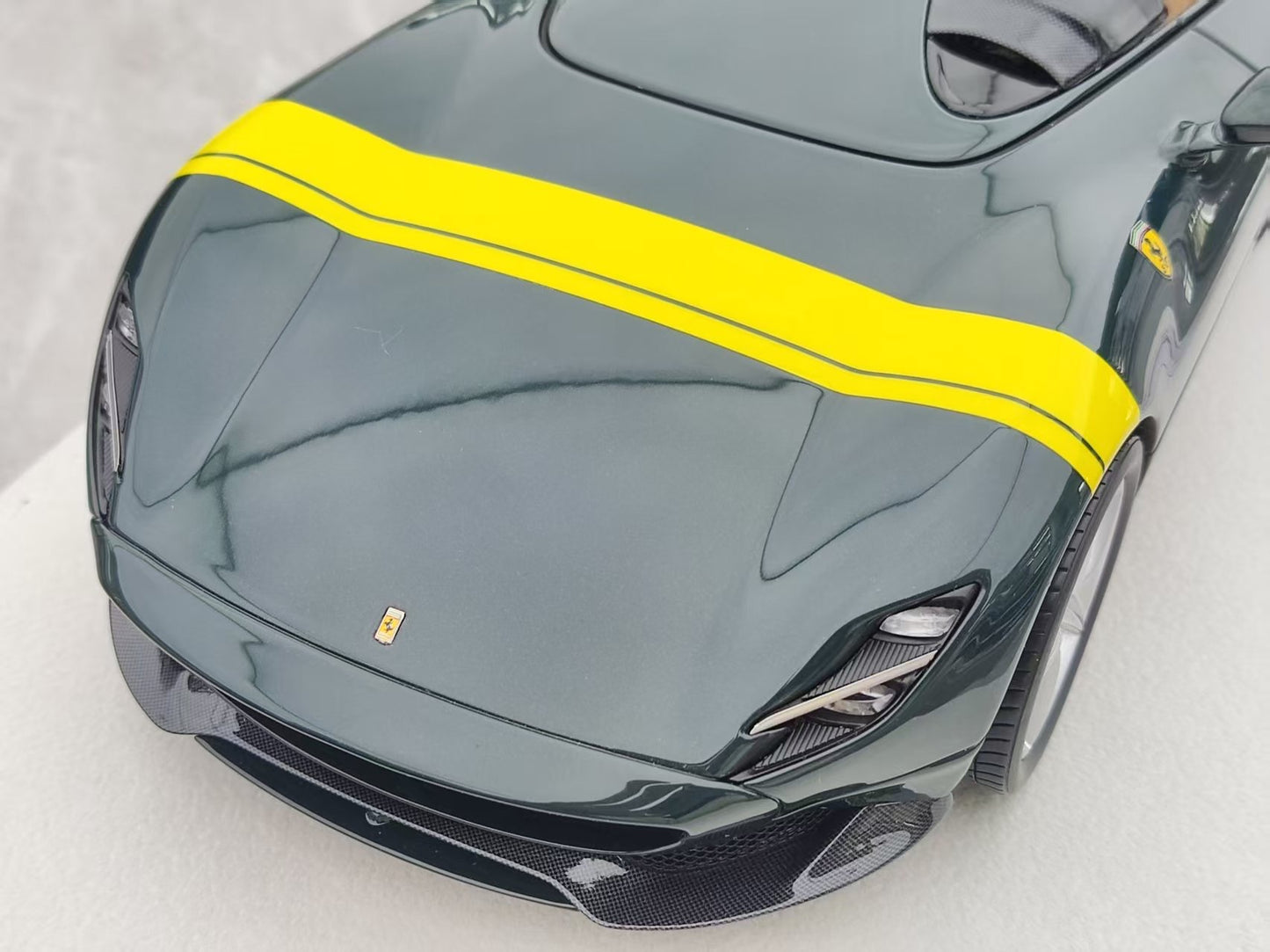 HERMES COLLECTION 1/18 Ferrari Monza SP1 British Green and Yellow Stripes HC008
