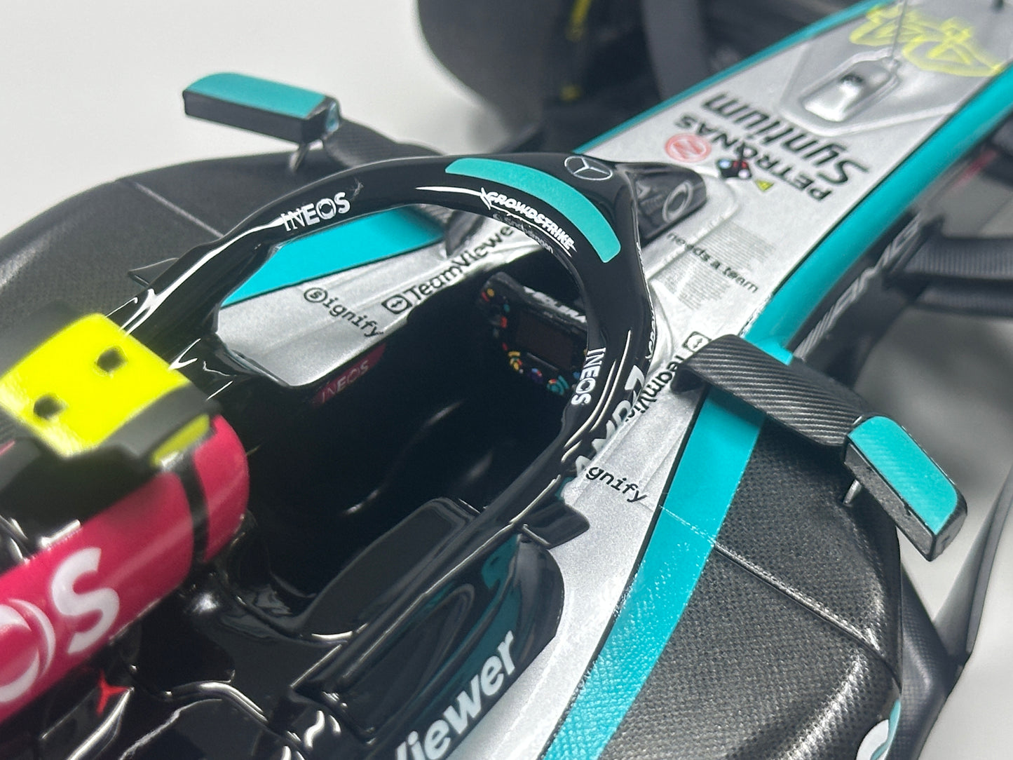 MINICHAMPS 1/18 Mercedes-AMG PETRONAS Formula One Team F1 W15 E Performance (Black & Green Livery) 110242444