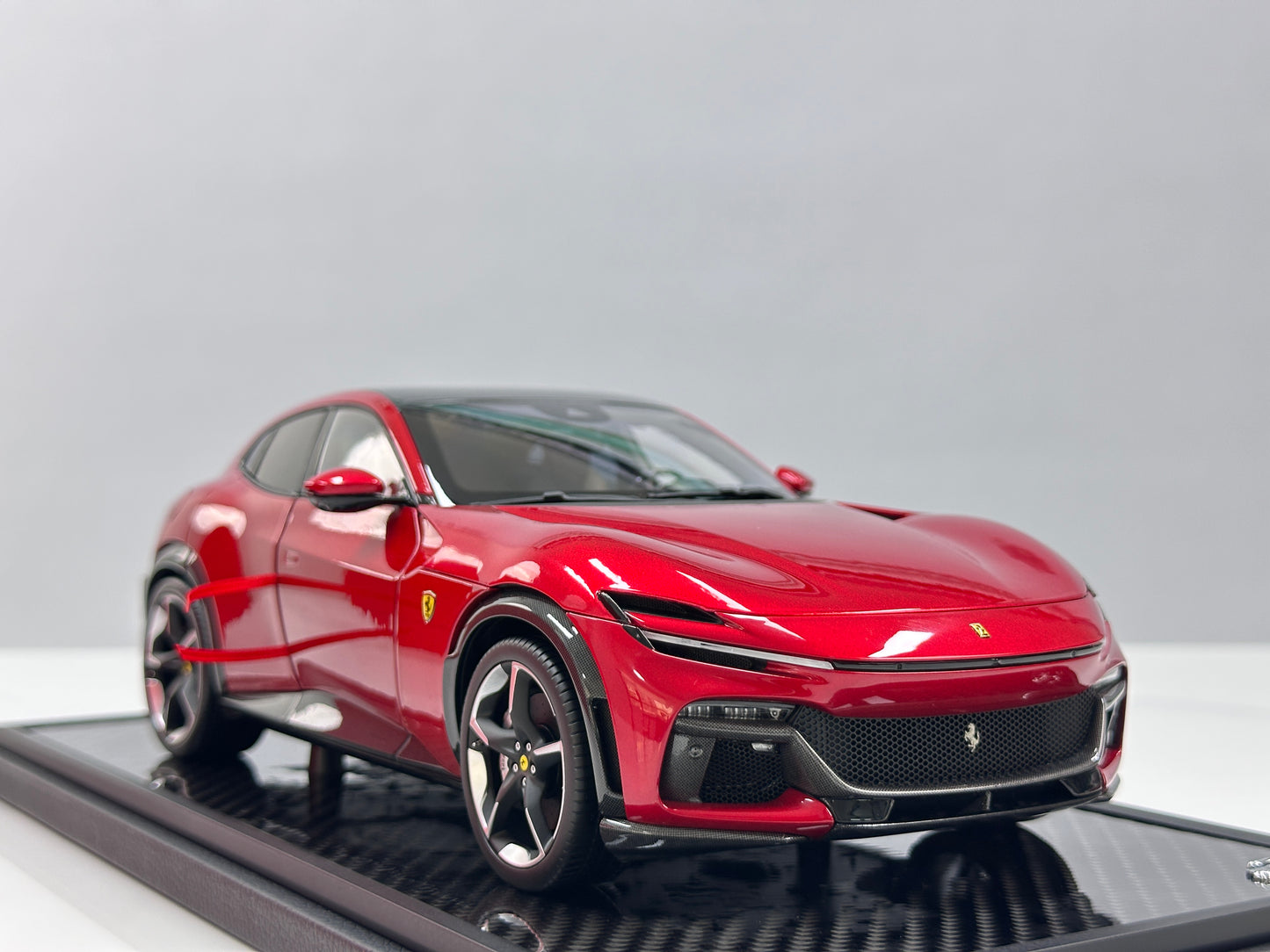 BBR 1/18 Ferrari Purosangue – Metallic Red, Black Roof, Carbon Fiber Underbody (HE180052BCH)