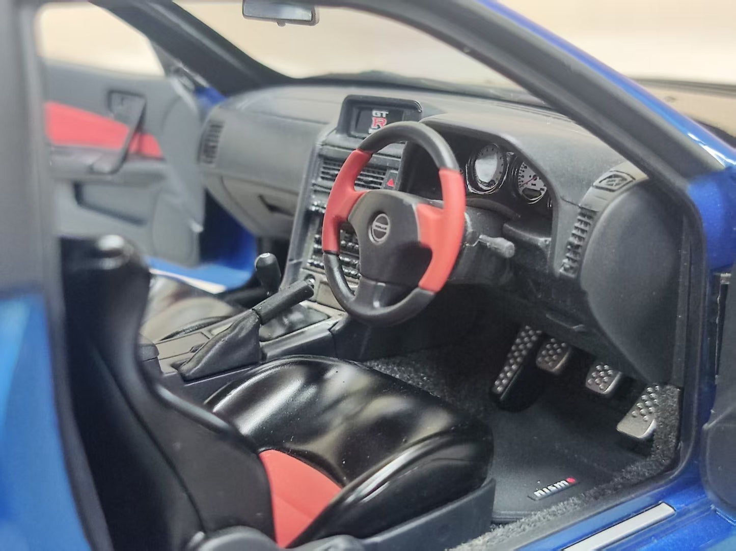 AUTOart 1:18 Nissan R34 GT-R Z-Tune (Blue with Carbon Fiber Hood) 77460