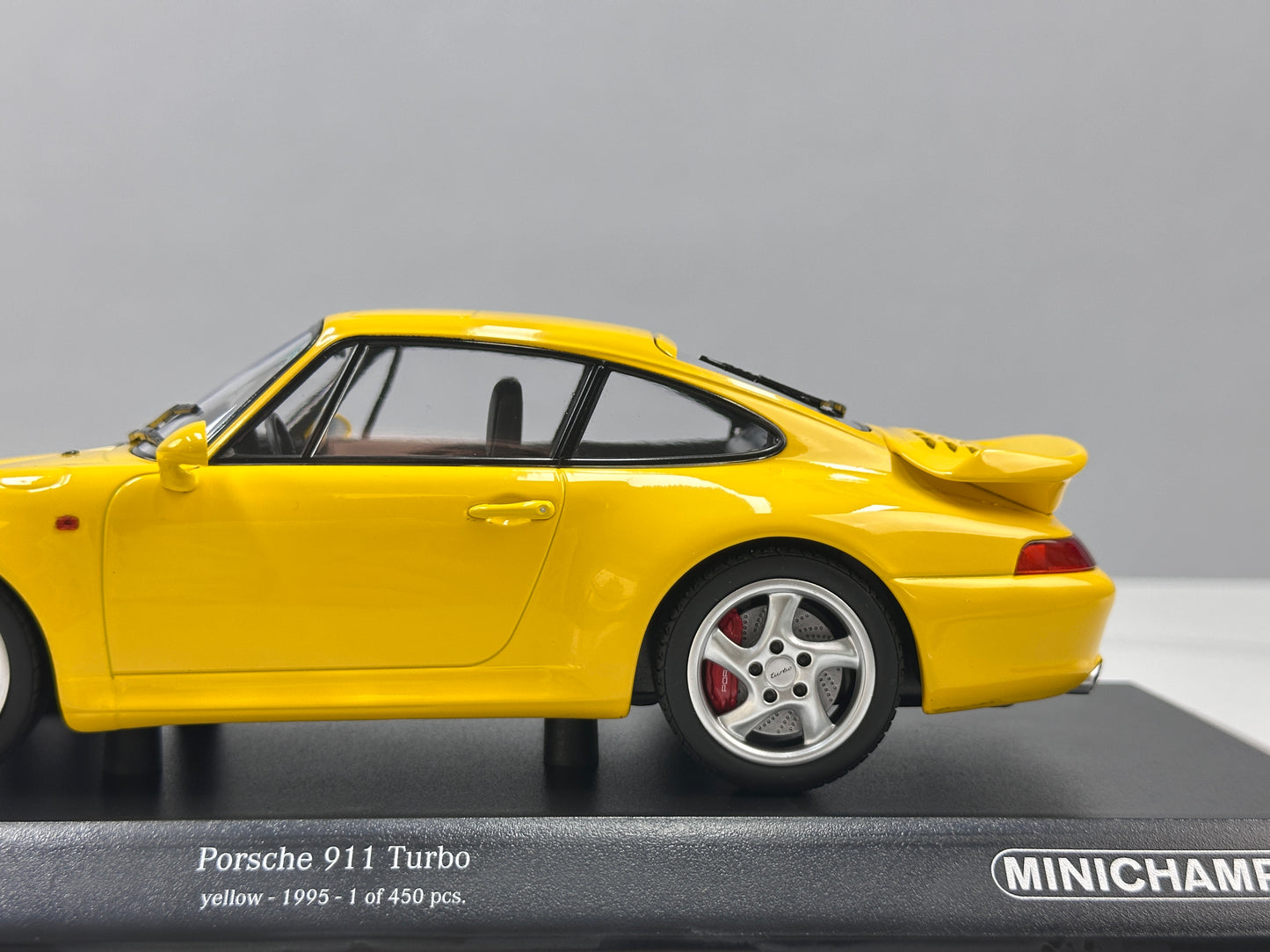 MINICHAMPS 1/18 Porsche 911 (993) Turbo (1995) Yellow 155061172