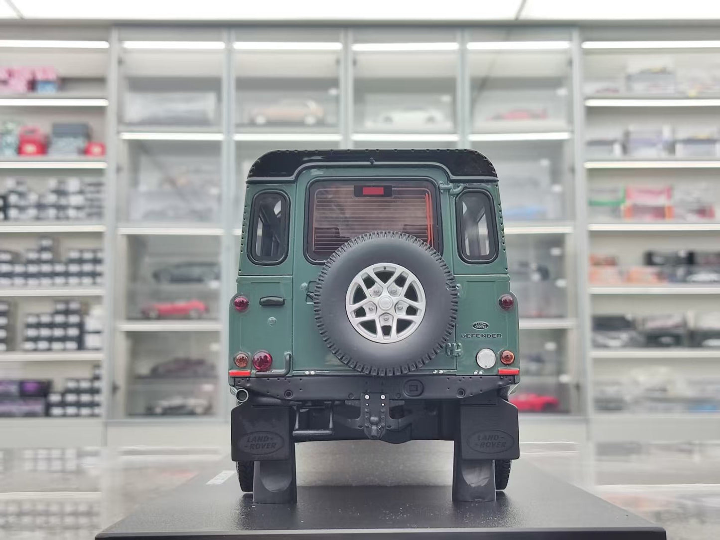 GT Spirit 1/18 Land Rover DEFENDER 3 STATION WAGON Green GT527