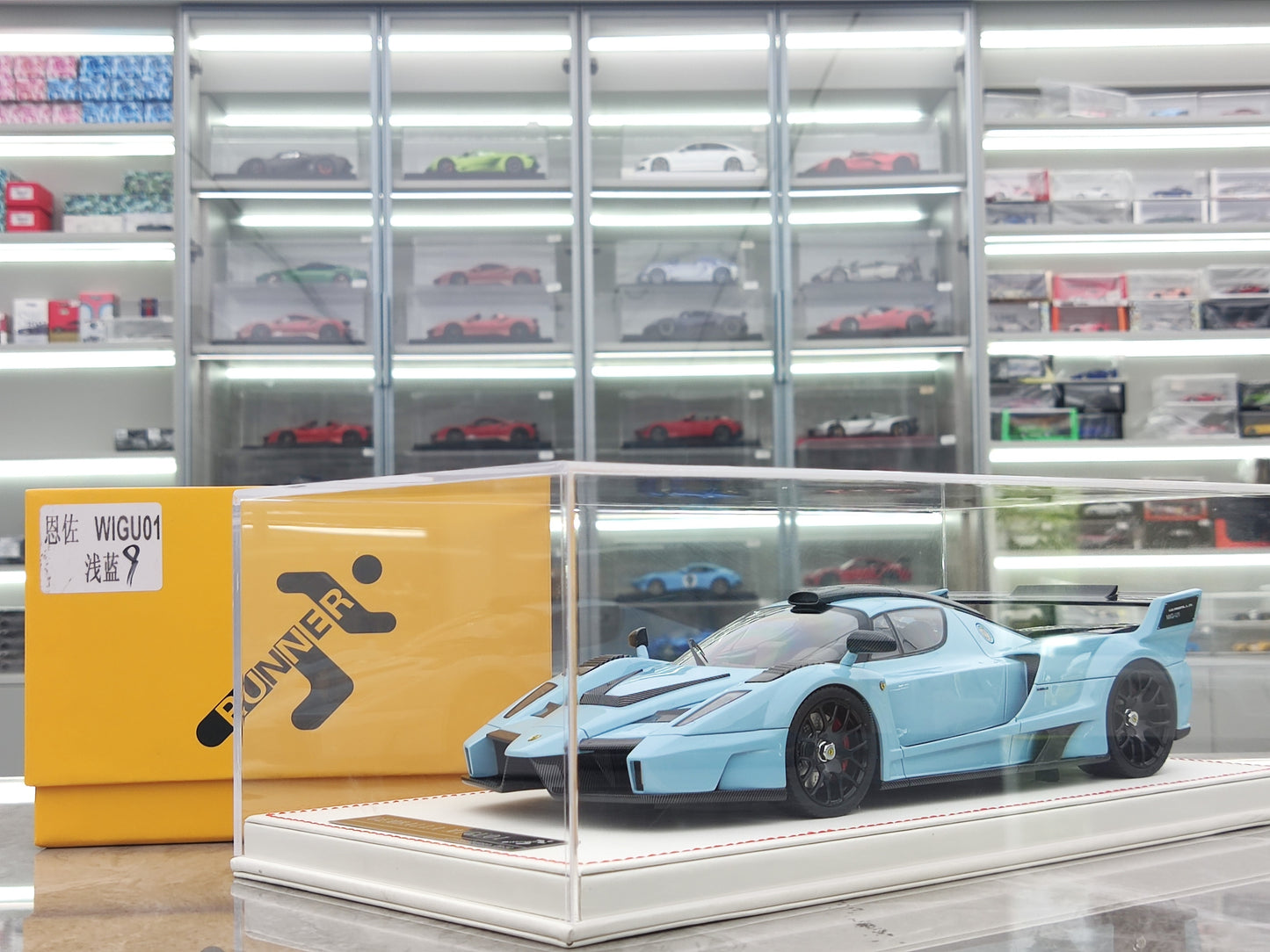 RUNNER 1/18 Ferrari Enzo MIG-UI Simulation Model Car Ornaments